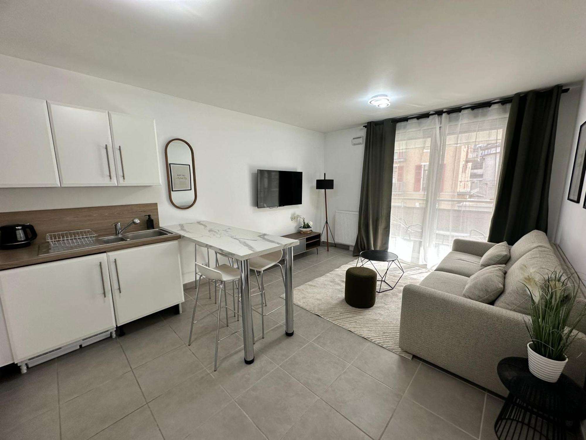 Gare Apartment *