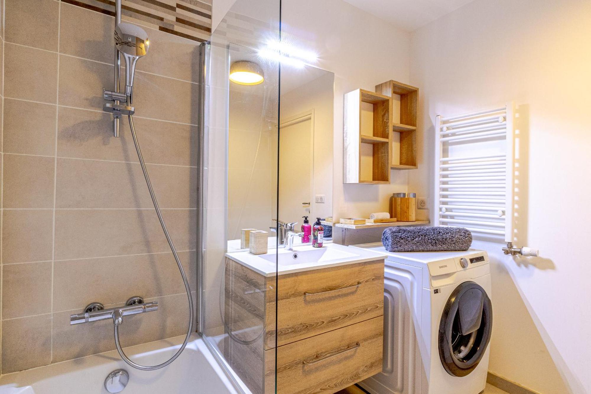 Apartment La Plume Vue 3 Etoiles - Garage Prive, Secteur Recherche, Moderne & Equipe, 6 Personnes *
