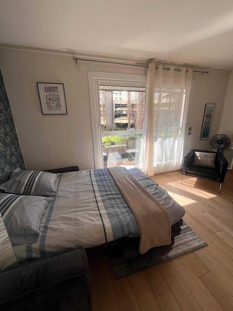 Studio Moderne, 10min A Pied Gare D'annecy * Annecy
