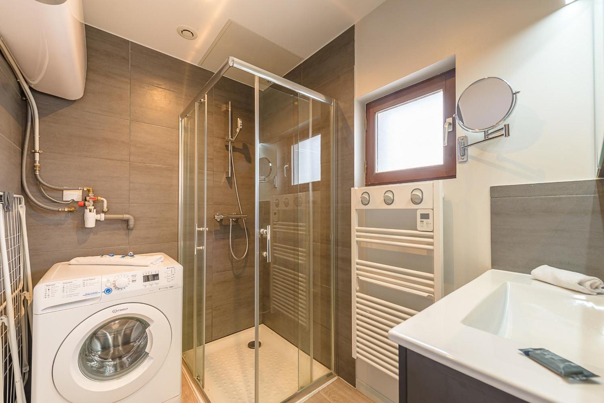 Aux Portes De L'imperial Palace, Lla Selections By Location * Annecy