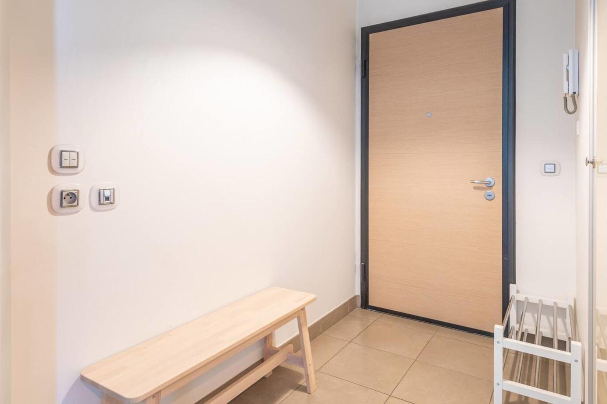Apartment Viraya - Comfortable Flat A Stone's Throw From The *