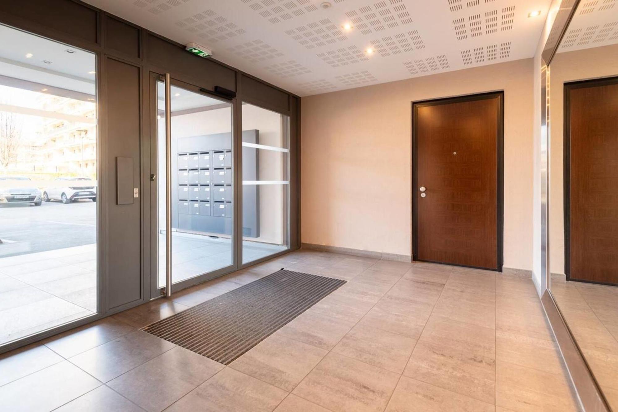 Viraya - Comfortable Flat A Stone's Throw From The *