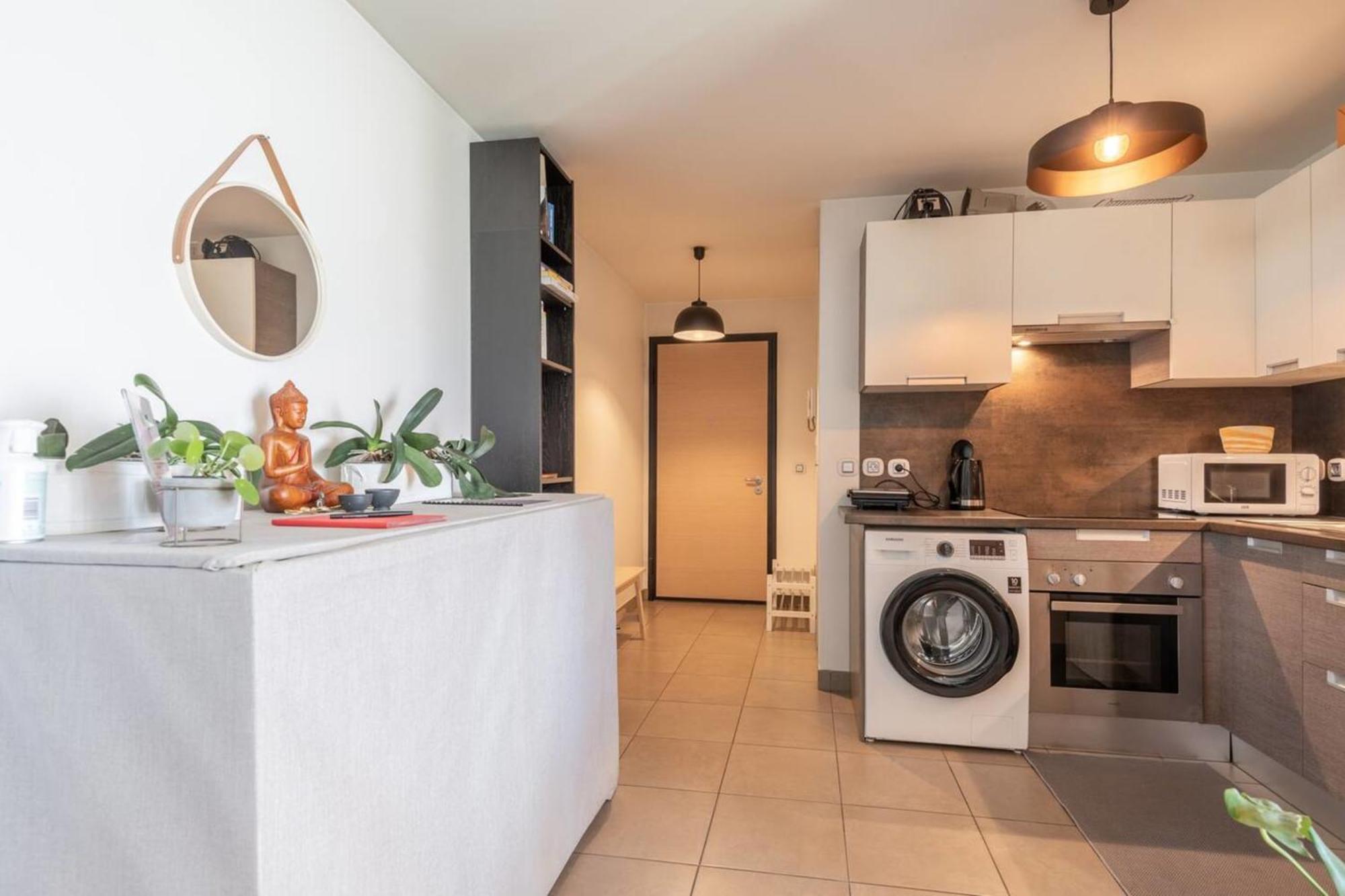 Viraya - Comfortable Flat A Stone's Throw From The