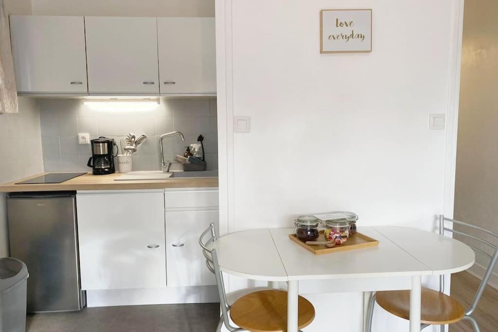 Apartment Le Syrme • 450m De La Plage, Balcon & Parking *