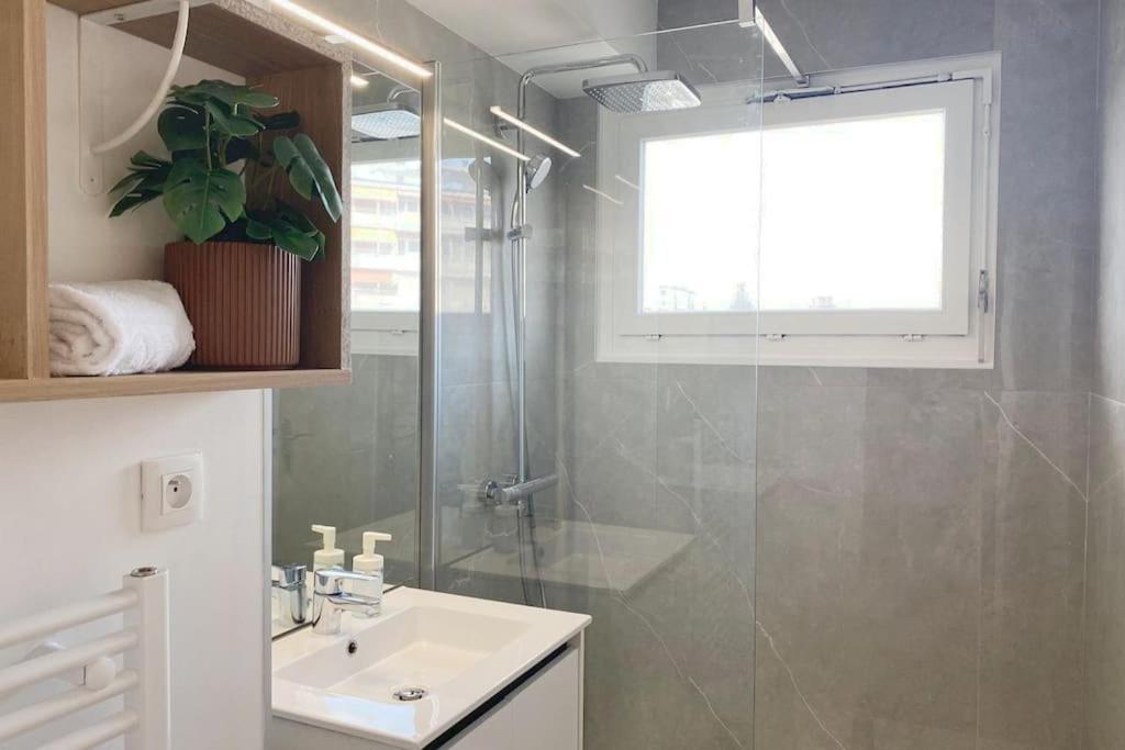 Le Syrme • 450m De La Plage, Balcon & Parking