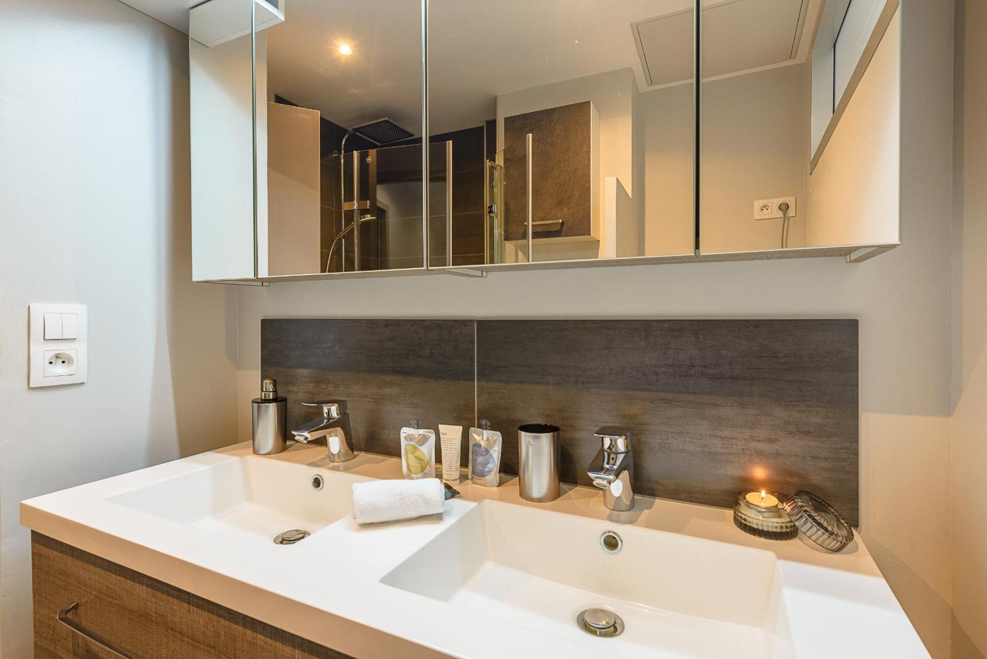 Aux Portes De L'imperial Palace, Lla Selections By Location Appartement *