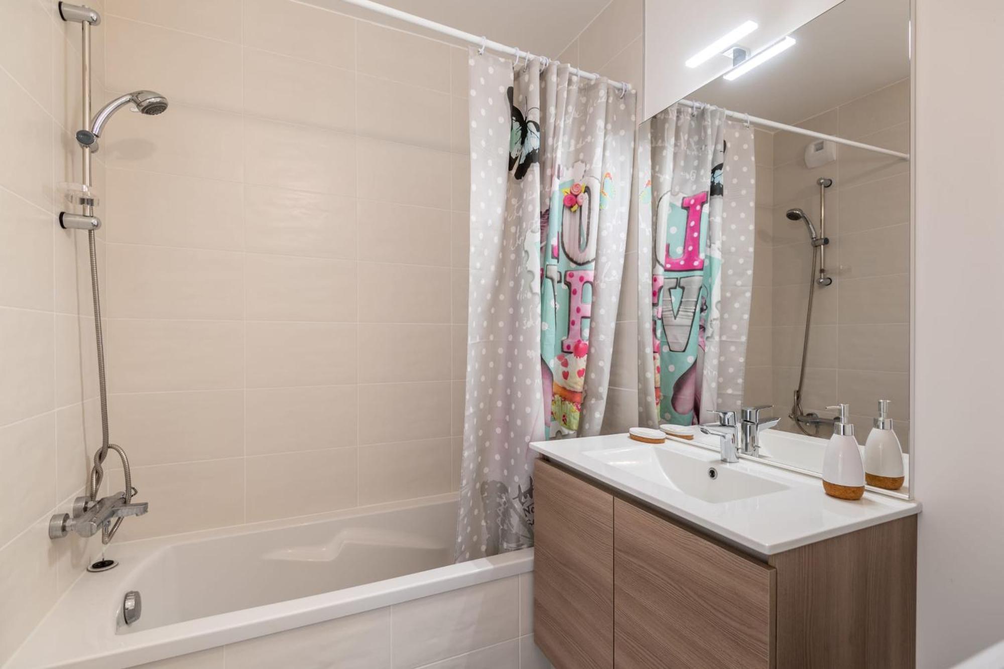 Apartment Aquarelles - Modern And Spacious