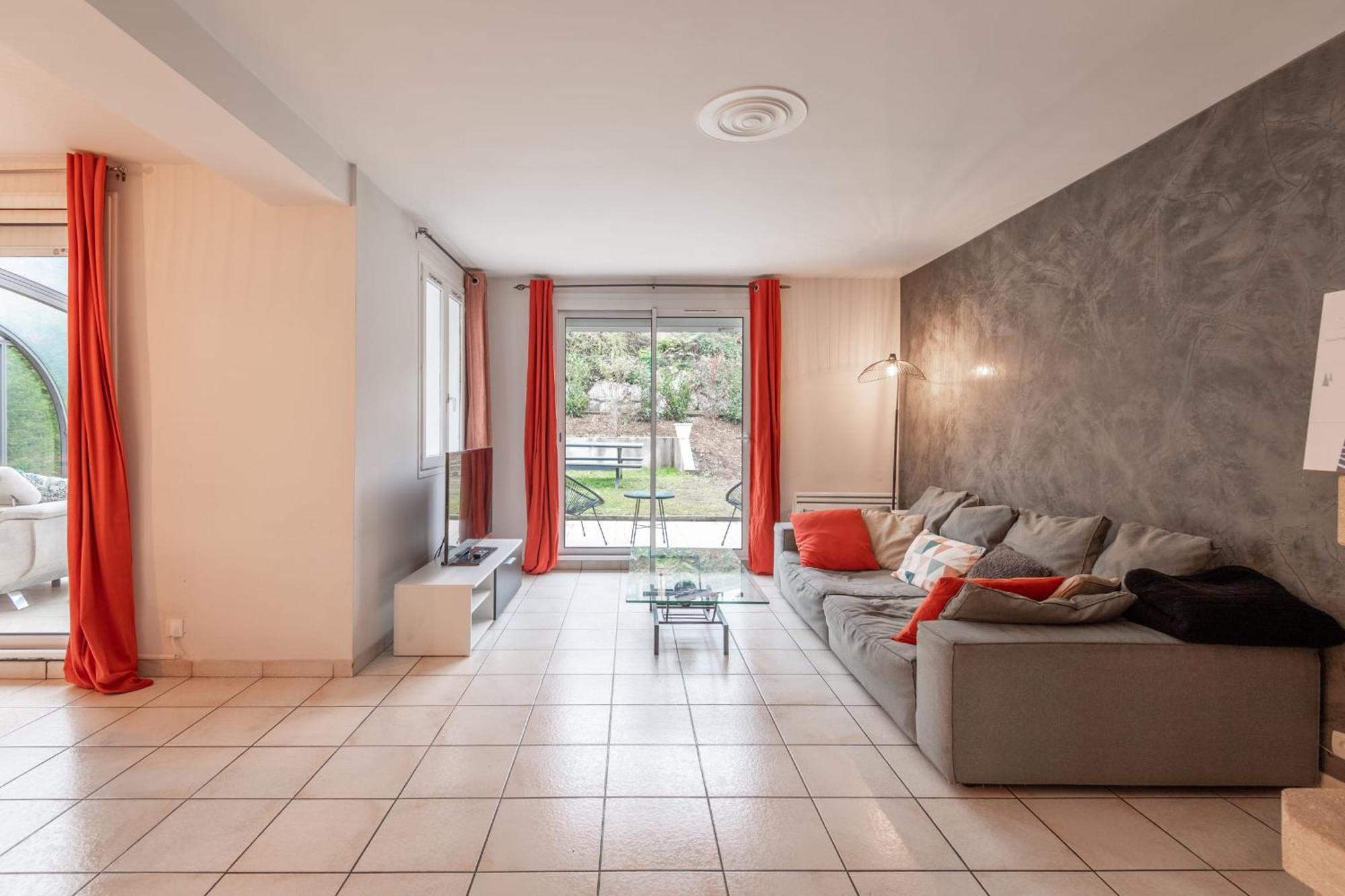 Alpiloc - Town House With Garden And Winter Lounge Annecy