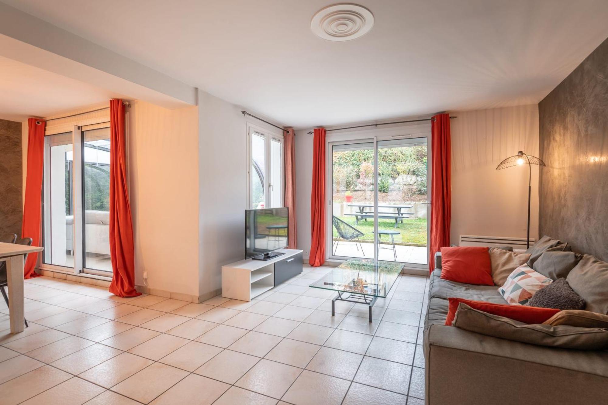 Alpiloc - Town House With Garden And Winter Lounge * Annecy