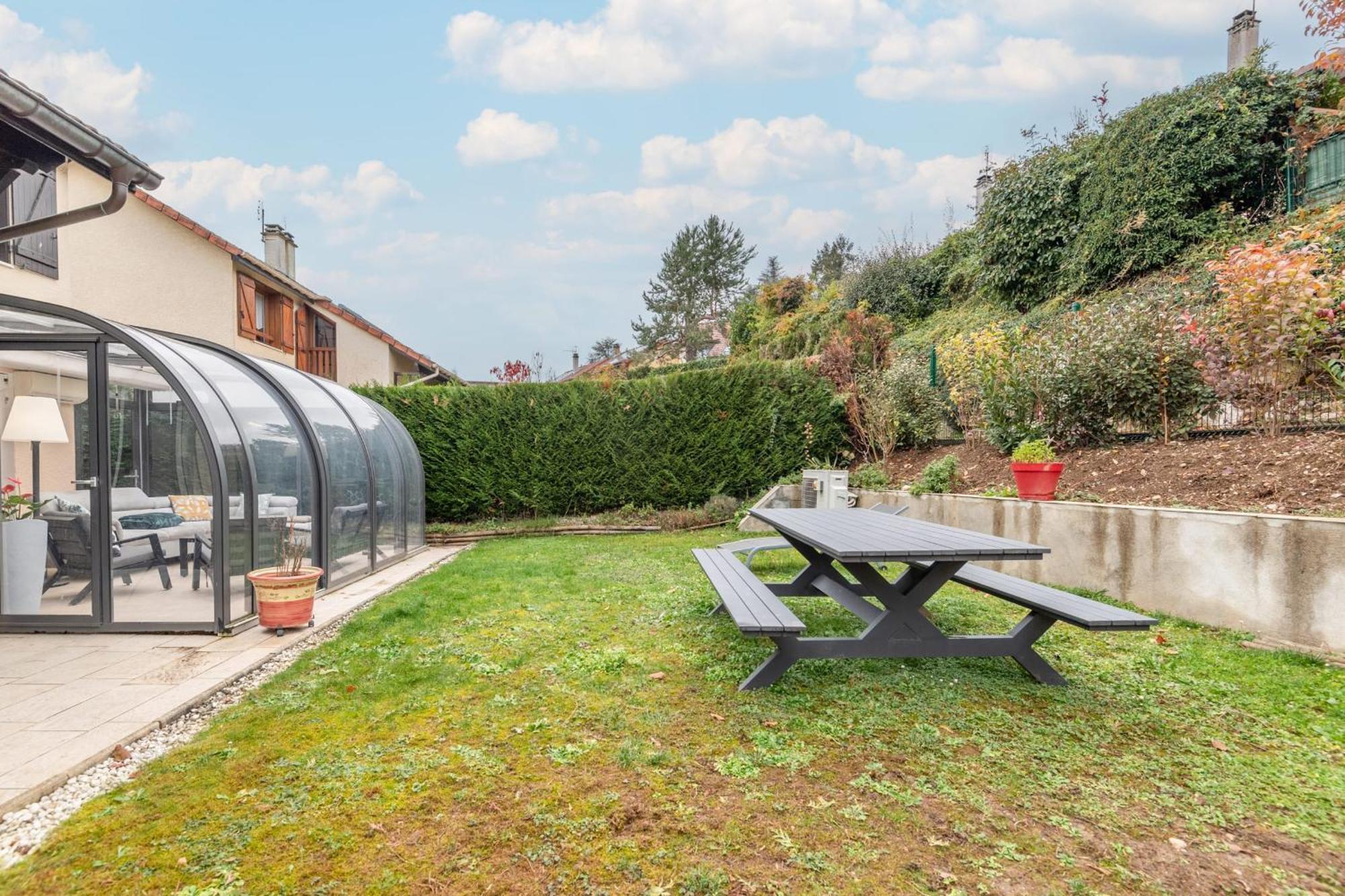 Alpiloc - Town House With Garden And Winter Lounge Annecy