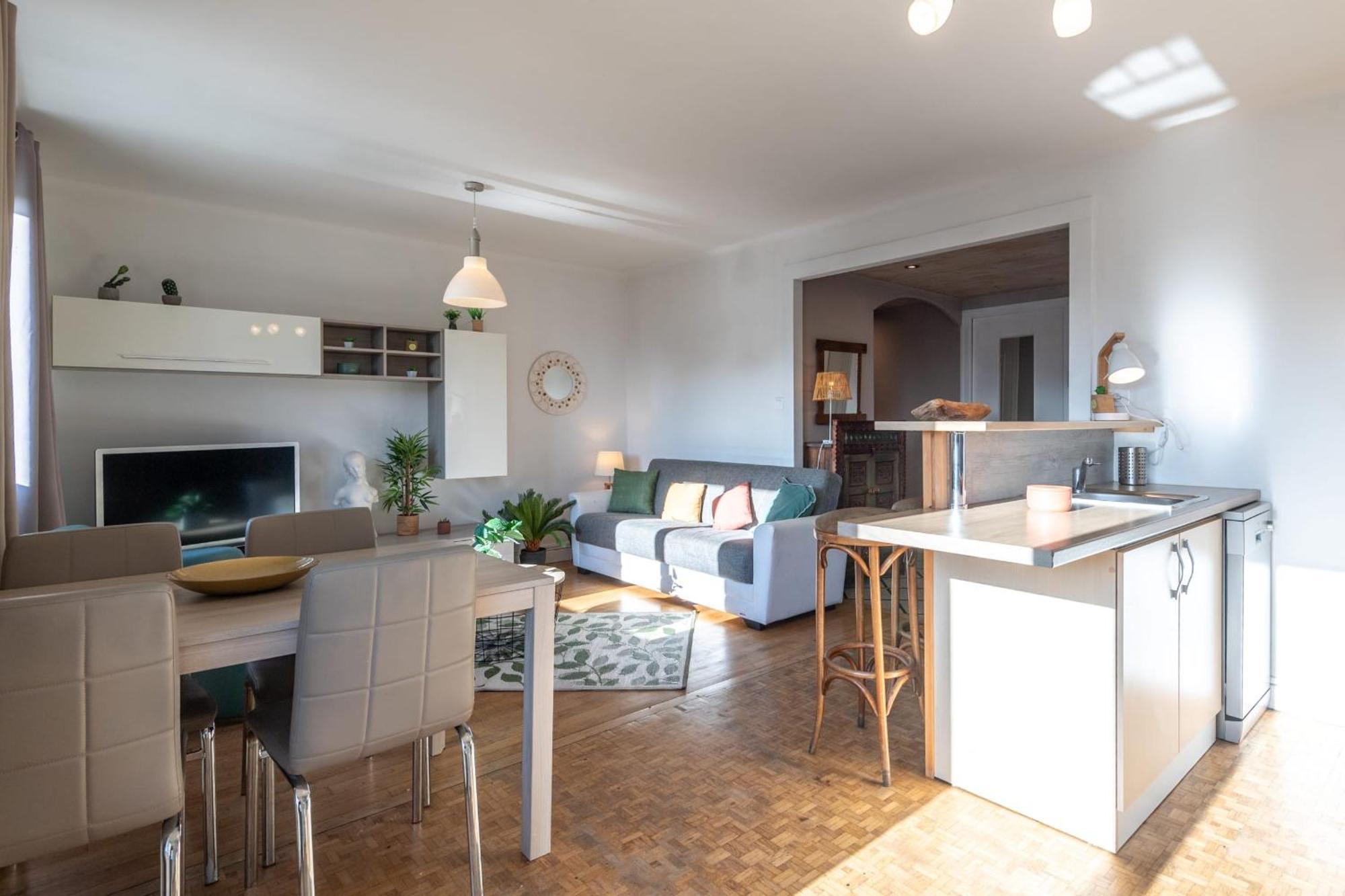 Apartment Albigny Imperial - Confortable Flat Near The