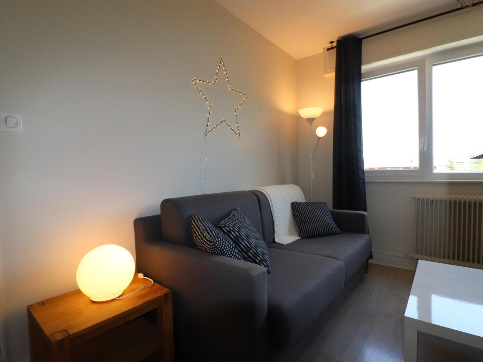 - 2 Pieces Renove, Proche Et Centre-ville, Avec Parking - Fr-1-432-76 Apartment *
