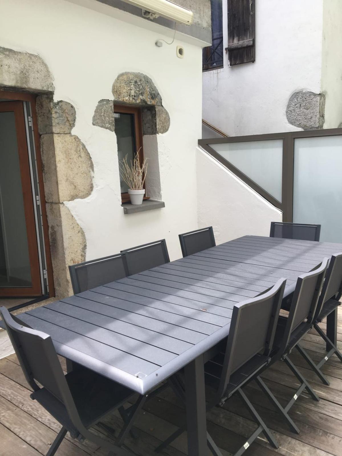 Apartment Le N 10 - Of 200 Sqm With Patio Of 35 Square Meters In Old Town Annecy