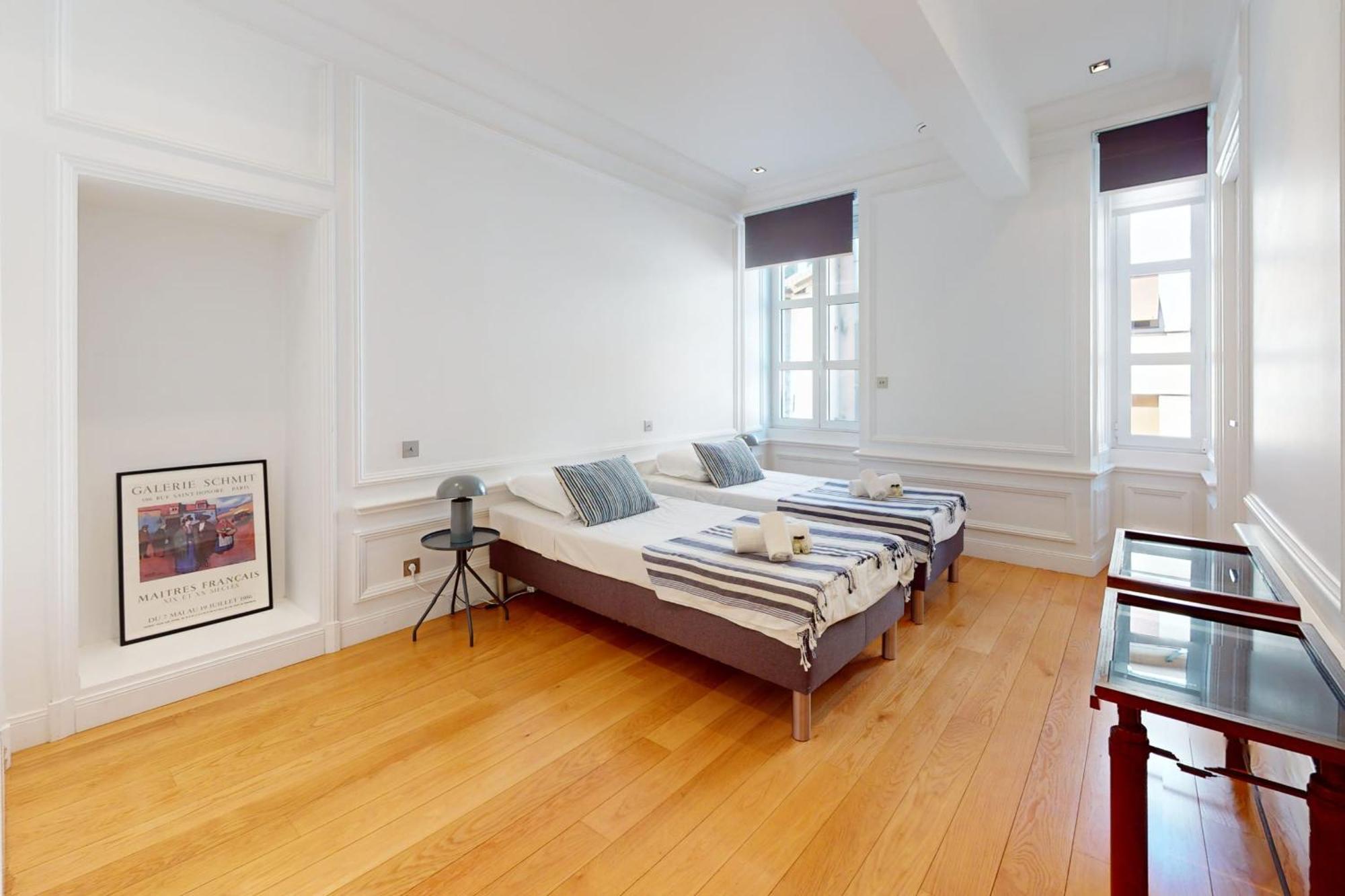 Le N 10 - Of 200 Sqm With Patio Of 35 Square Meters In Old Town * Annecy