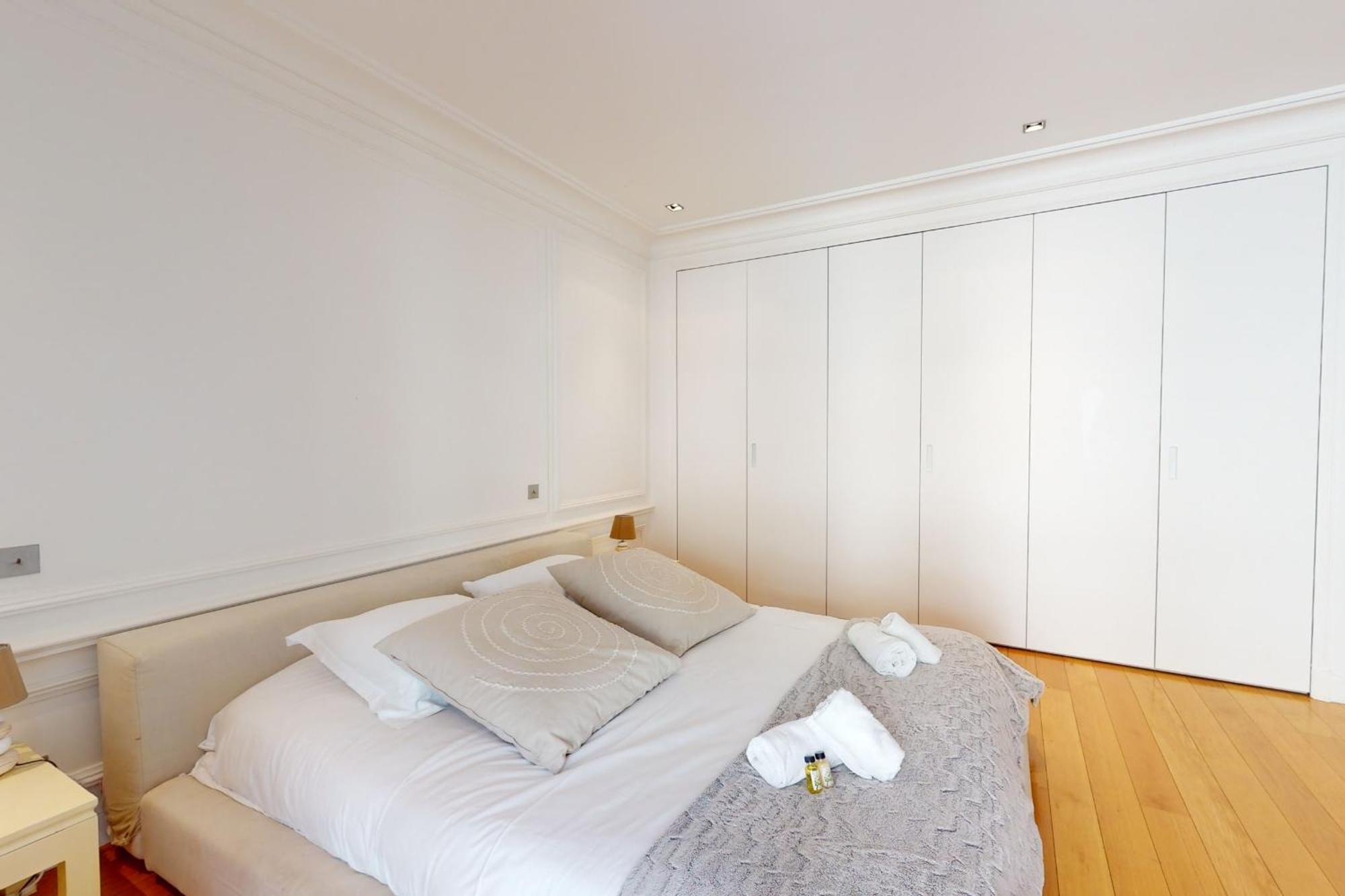 Le N 10 - Of 200 Sqm With Patio Of 35 Square Meters In Old Town Apartment *