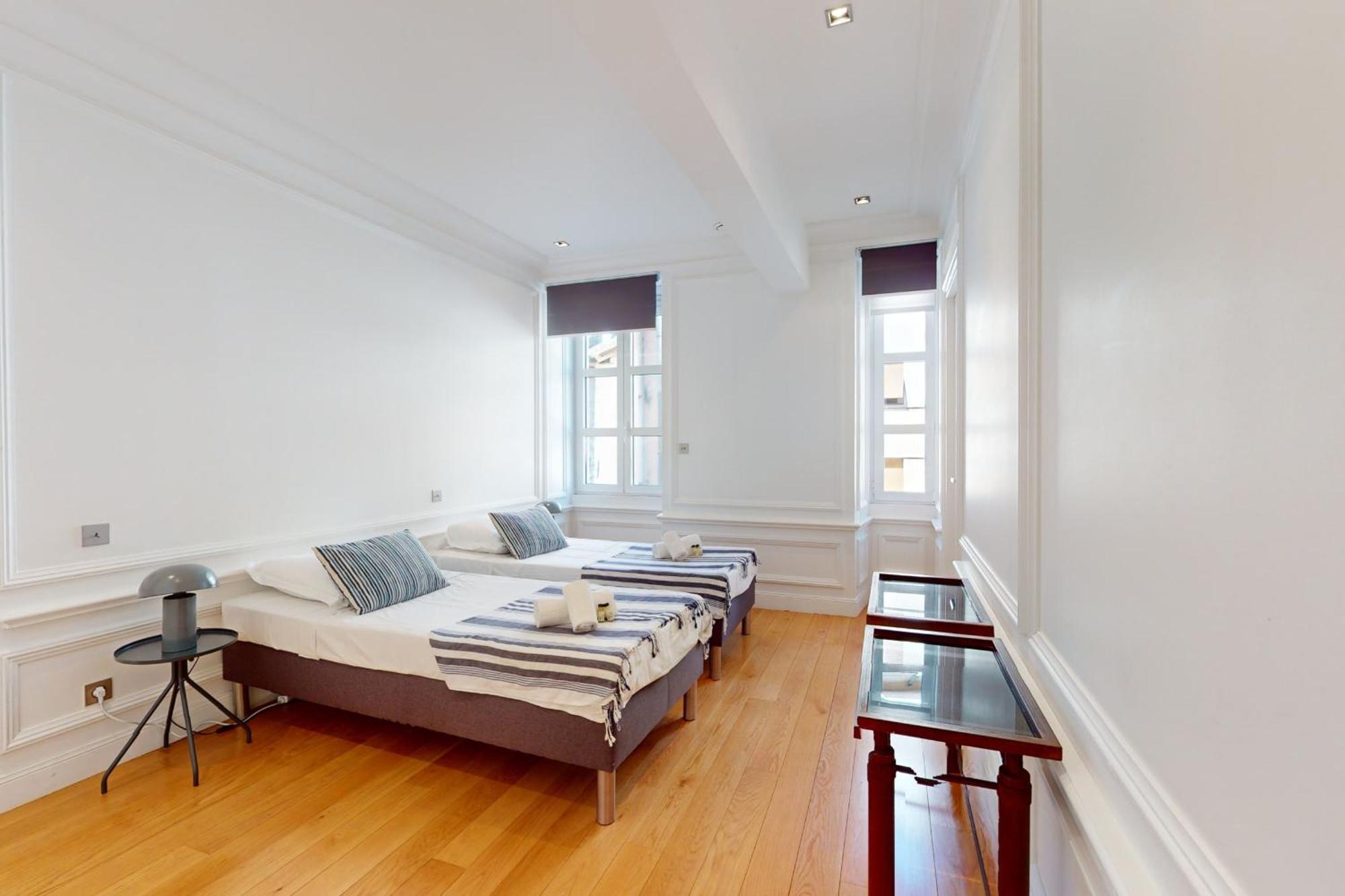 Apartment Le N 10 - Of 200 Sqm With Patio Of 35 Square Meters In Old Town Annecy