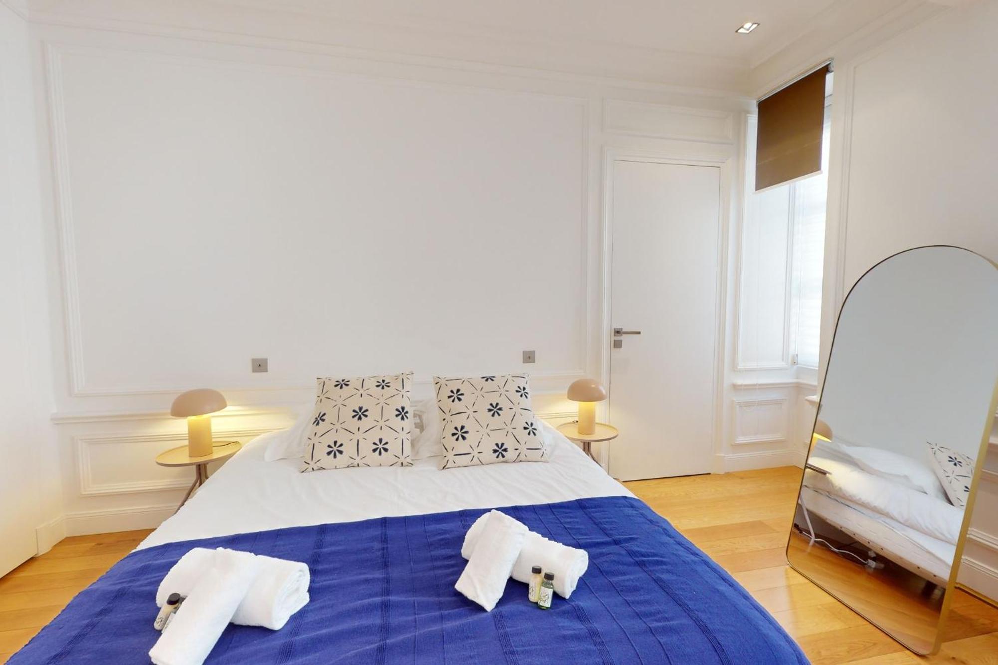 Apartment Le N 10 - Of 200 Sqm With Patio Of 35 Square Meters In Old Town *