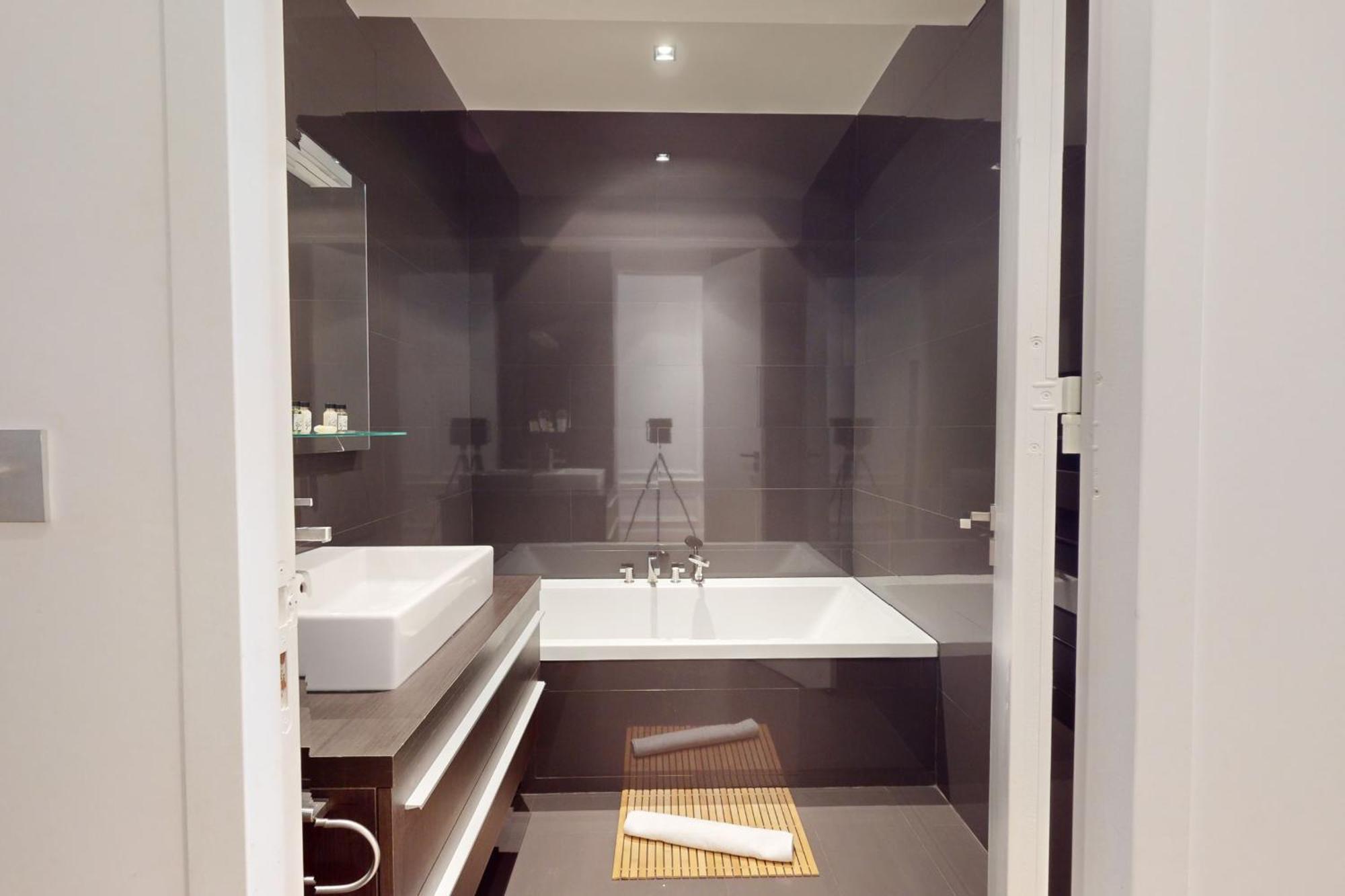 Le N 10 - Of 200 Sqm With Patio Of 35 Square Meters In Old Town Apartment *