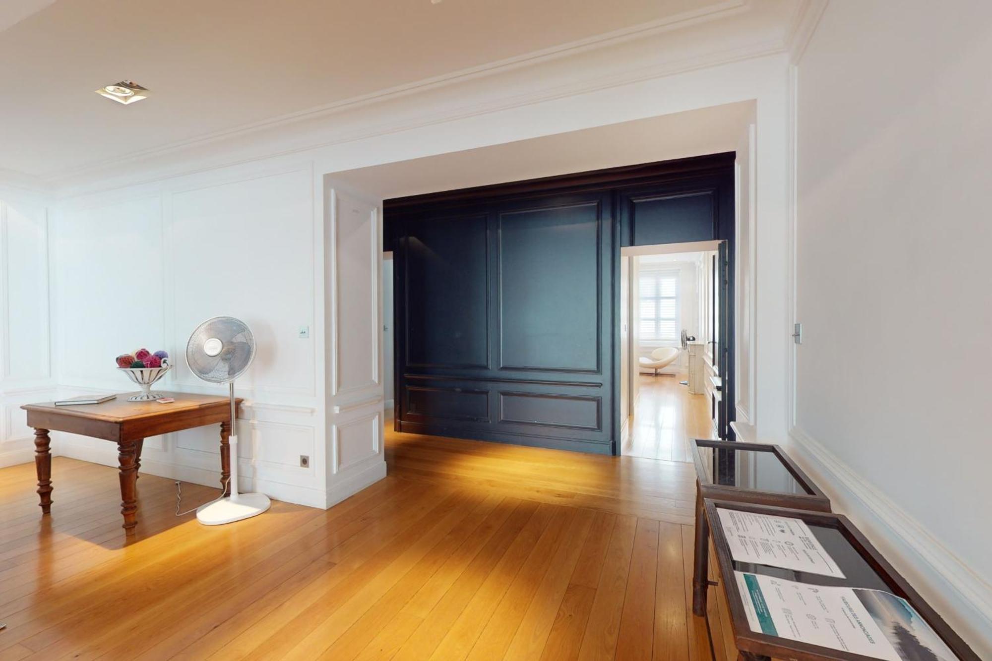 Le N 10 - Of 200 Sqm With Patio Of 35 Square Meters In Old Town Apartment *