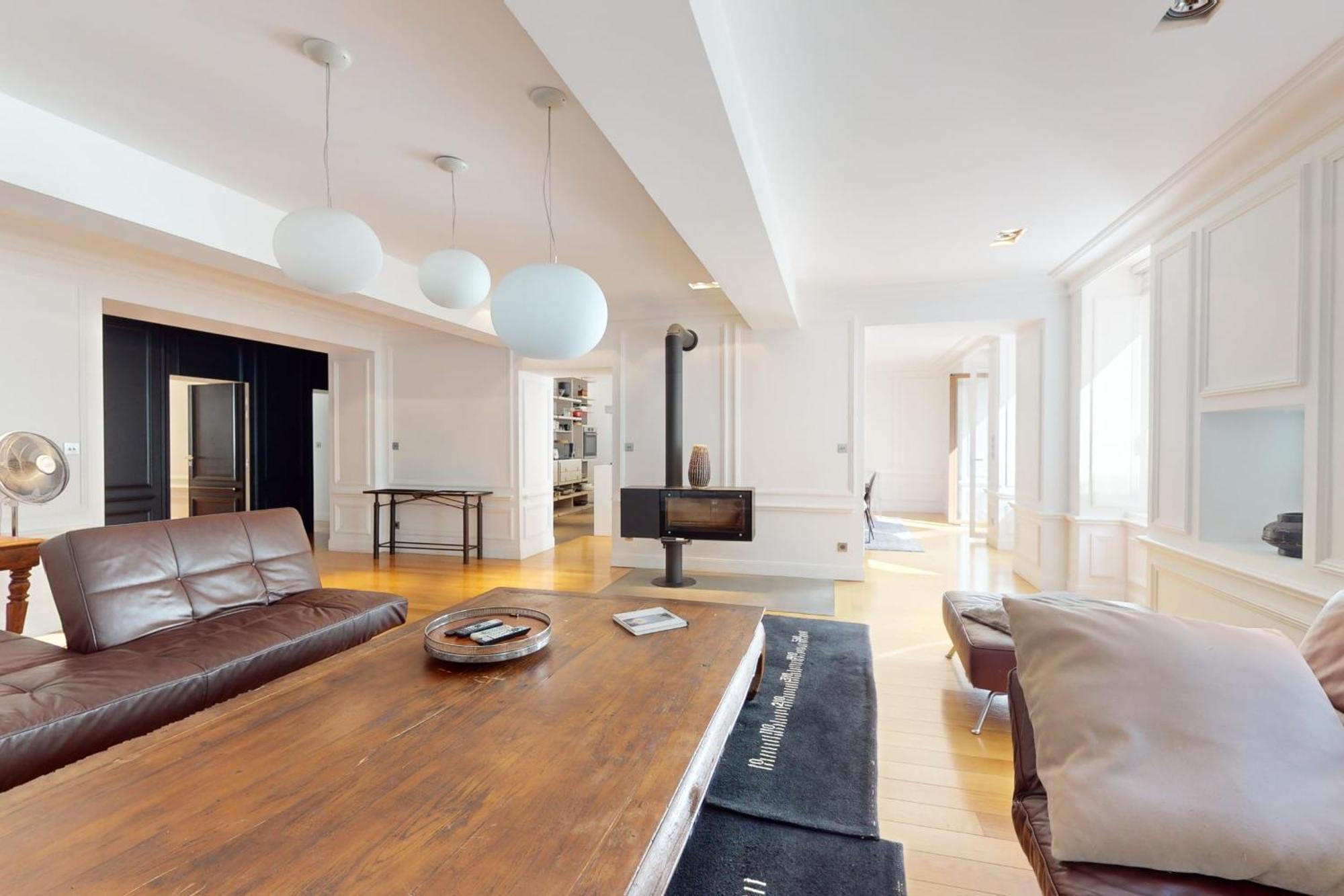 Le N 10 - Of 200 Sqm With Patio Of 35 Square Meters In Old Town * Annecy