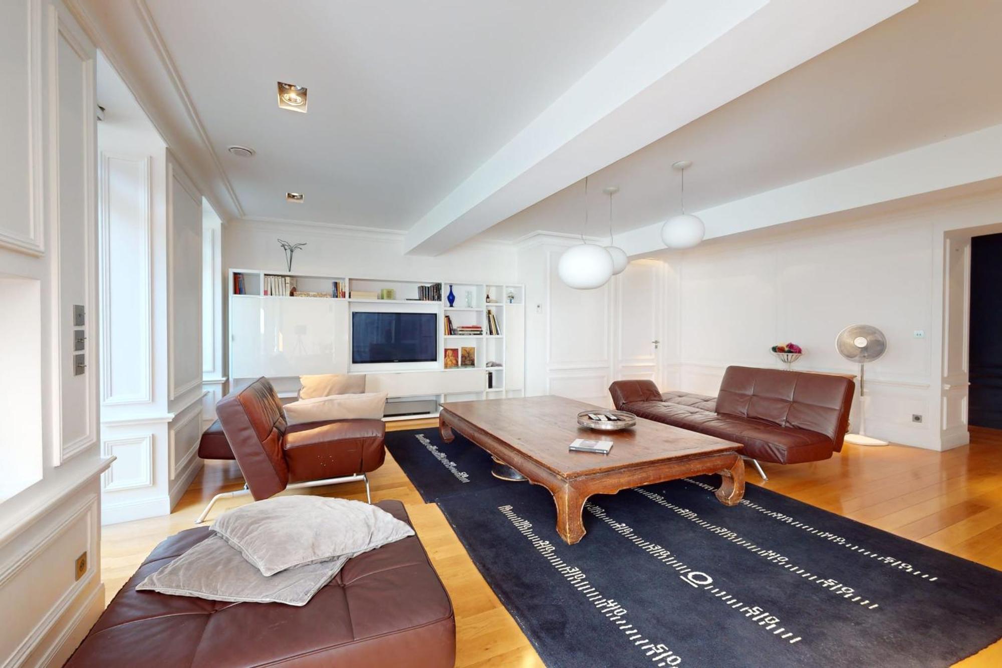 Le N 10 - Of 200 Sqm With Patio Of 35 Square Meters In Old Town Annecy