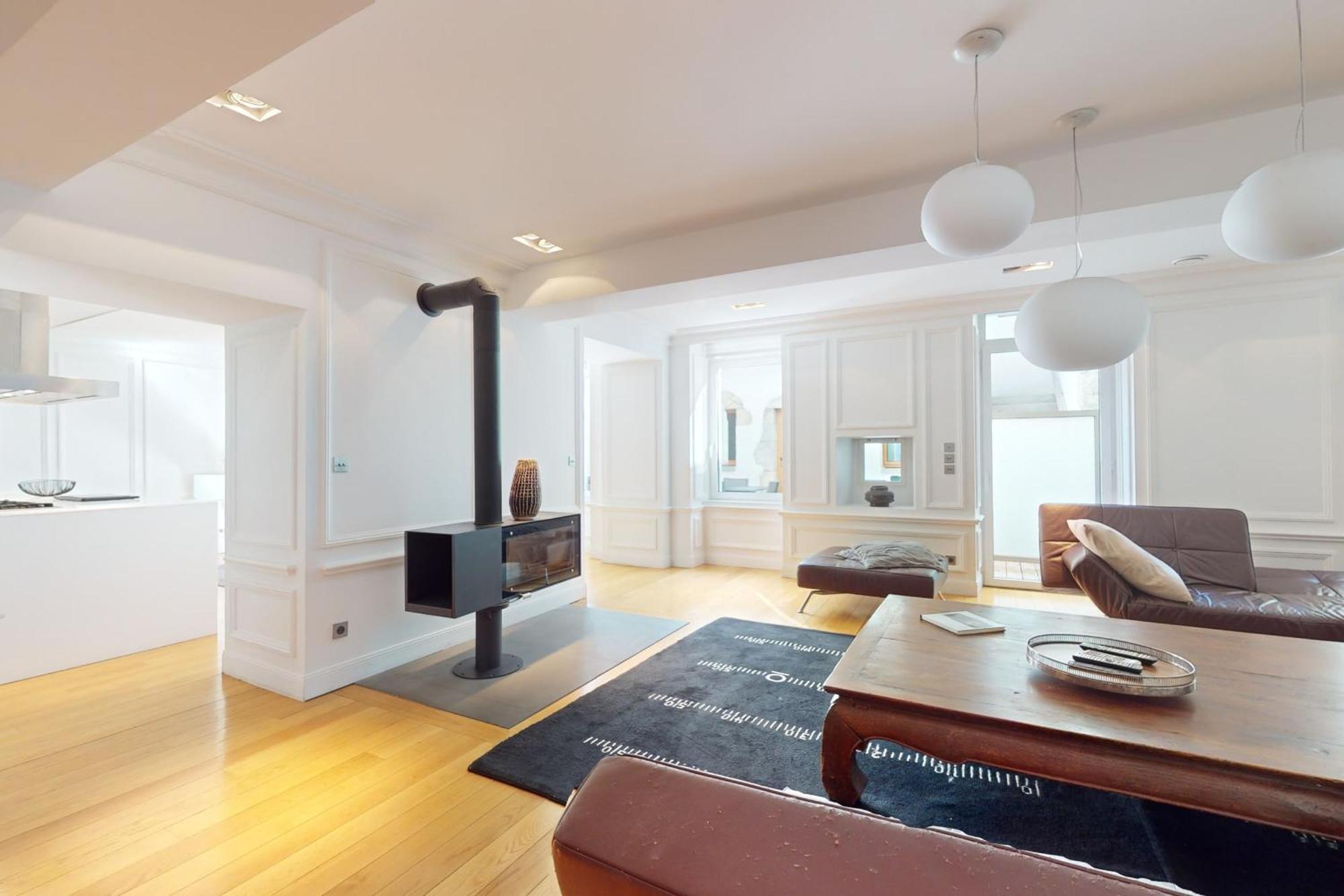 Apartment Le N 10 - Of 200 Sqm With Patio Of 35 Square Meters In Old Town