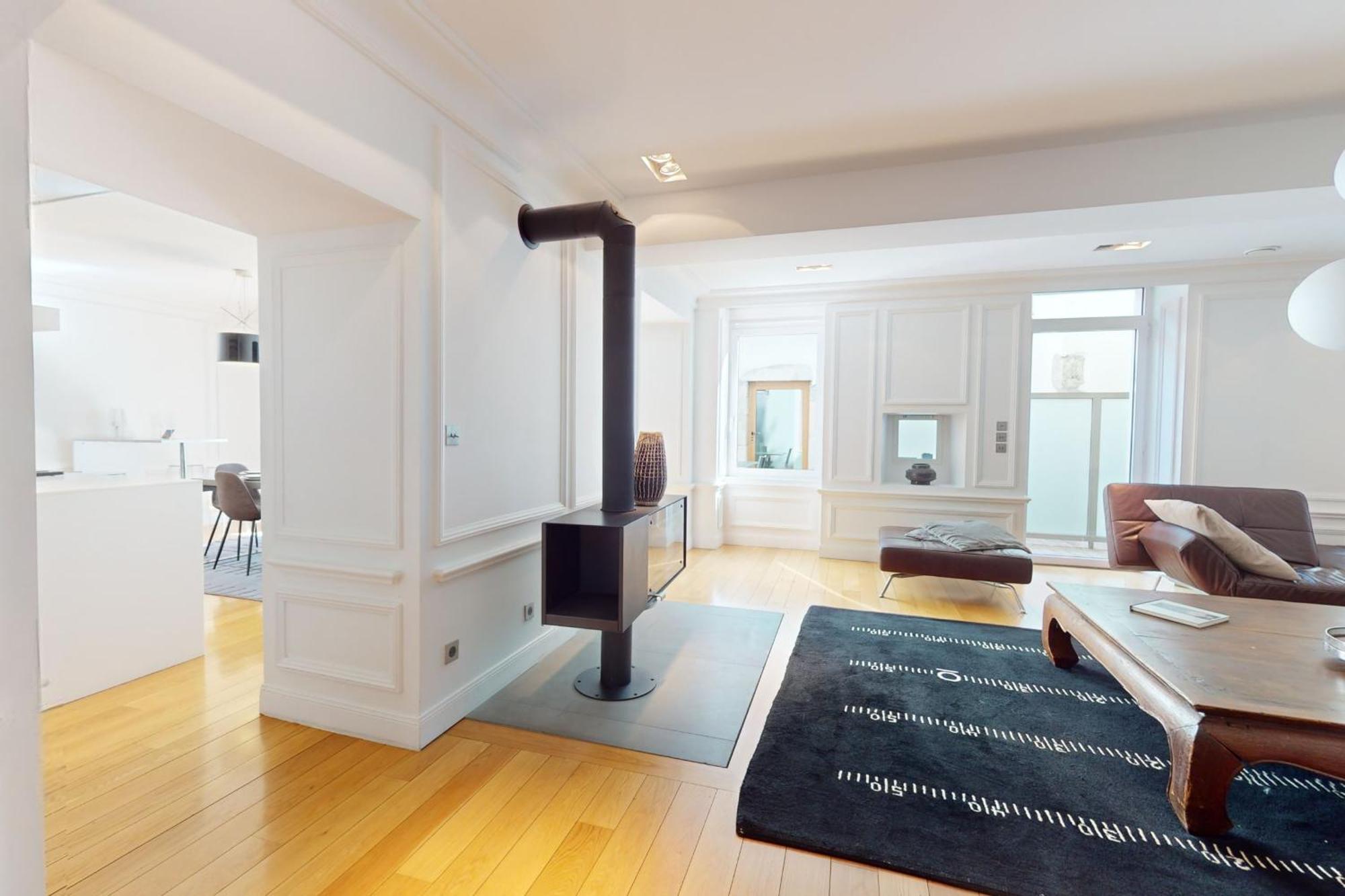 Apartment Le N 10 - Of 200 Sqm With Patio Of 35 Square Meters In Old Town