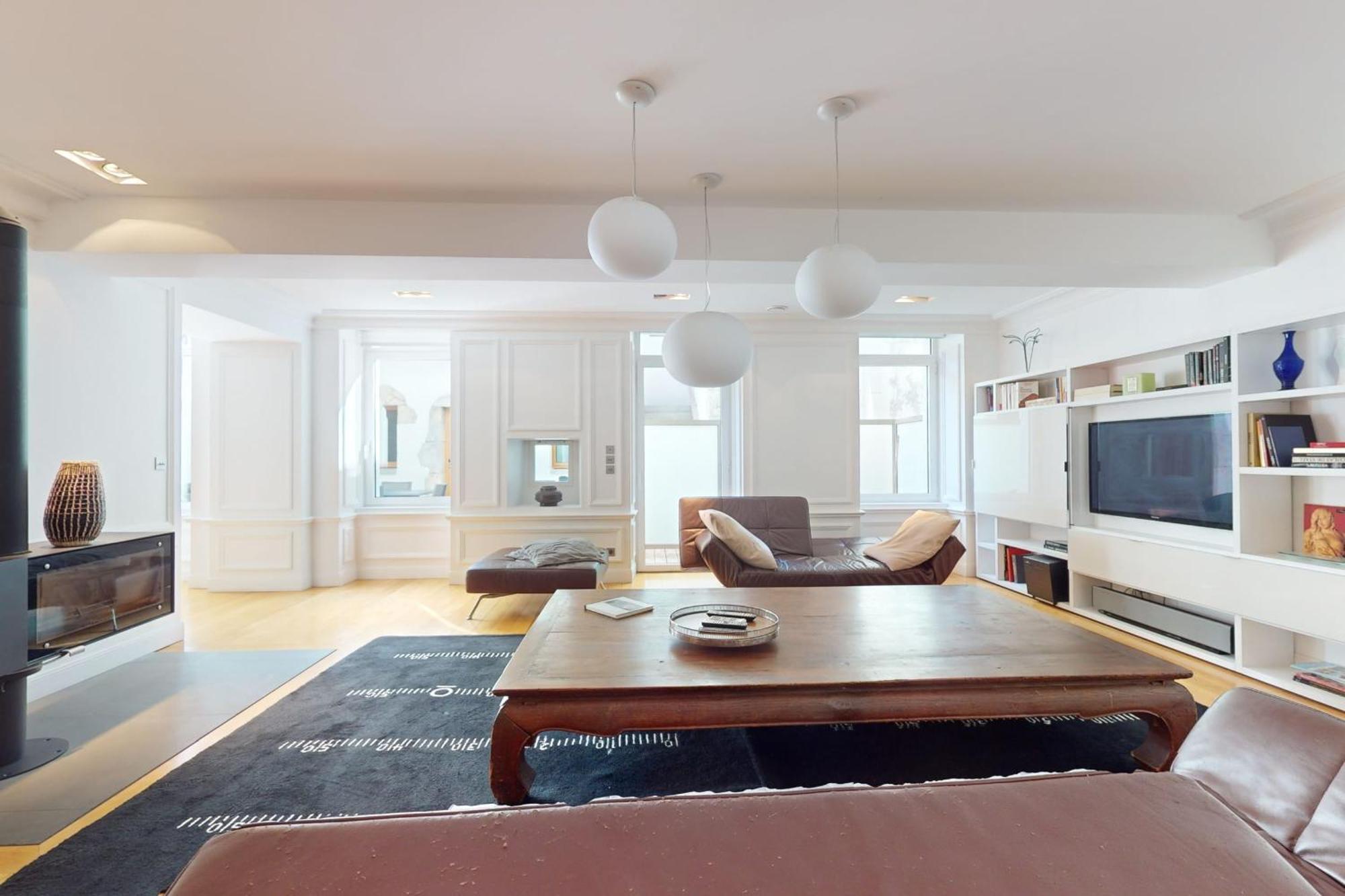 Le N 10 - Of 200 Sqm With Patio Of 35 Square Meters In Old Town