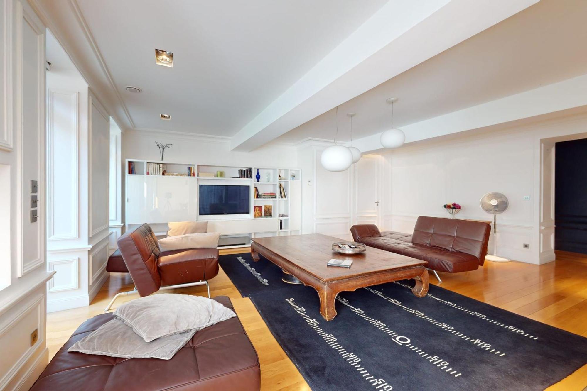 Le N 10 - Of 200 Sqm With Patio Of 35 Square Meters In Old Town