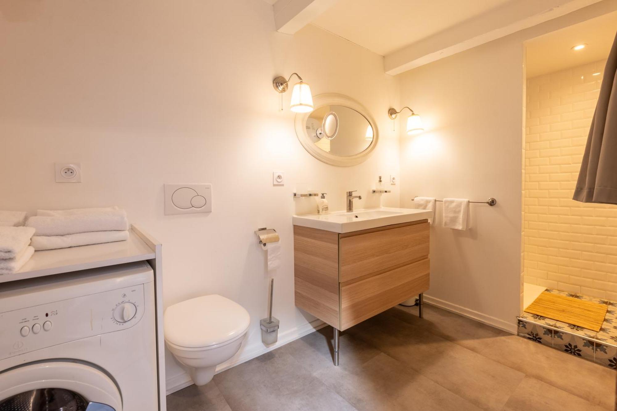 Sous Les Toits D'annecy, Un Irresistible Pour 1 A 6 Personnes En Plein Coeur De Annecy