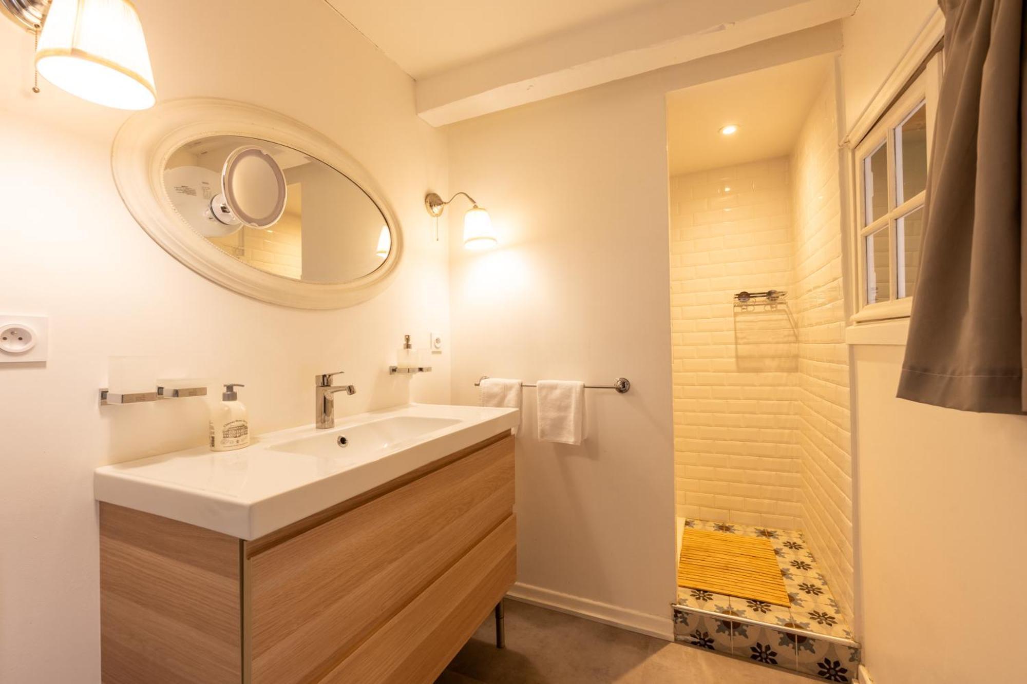 Sous Les Toits D'annecy, Un Irresistible Pour 1 A 6 Personnes En Plein Coeur De Apartment