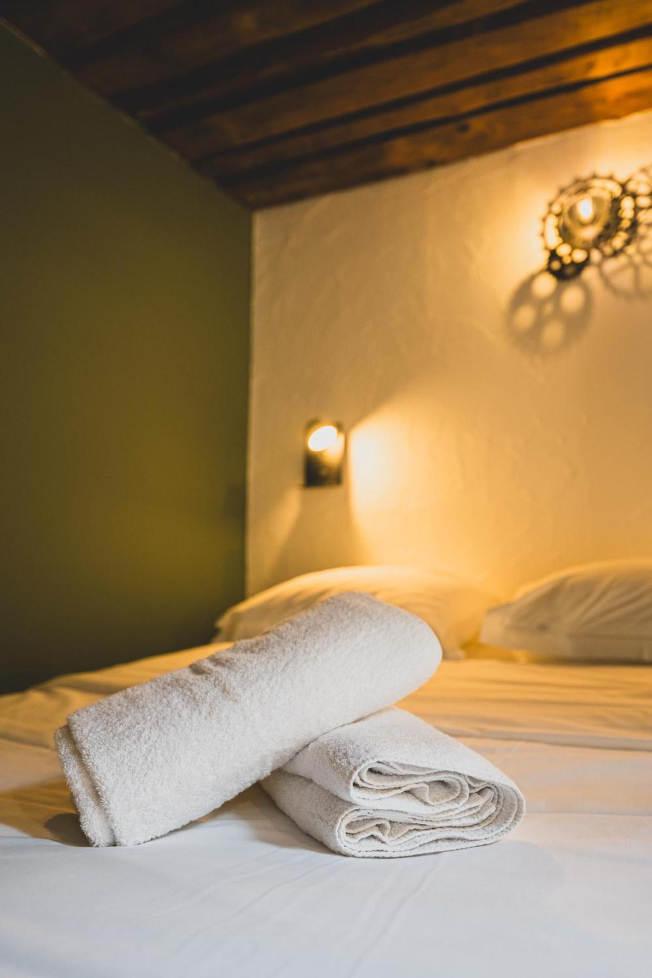 Sous Les Toits D'annecy, Un Irresistible Pour 1 A 6 Personnes En Plein Coeur De *