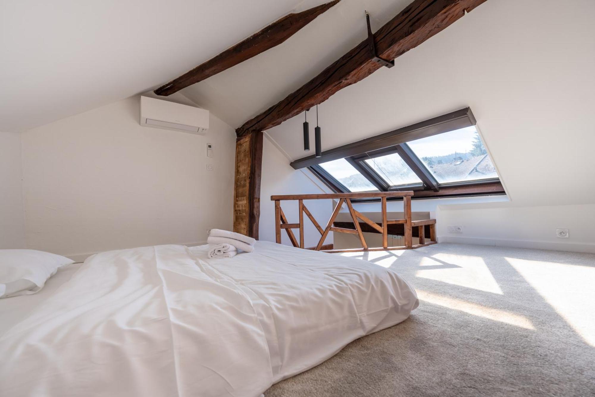 Sous Les Toits D'annecy, Un Irresistible Pour 1 A 6 Personnes En Plein Coeur De Apartment *