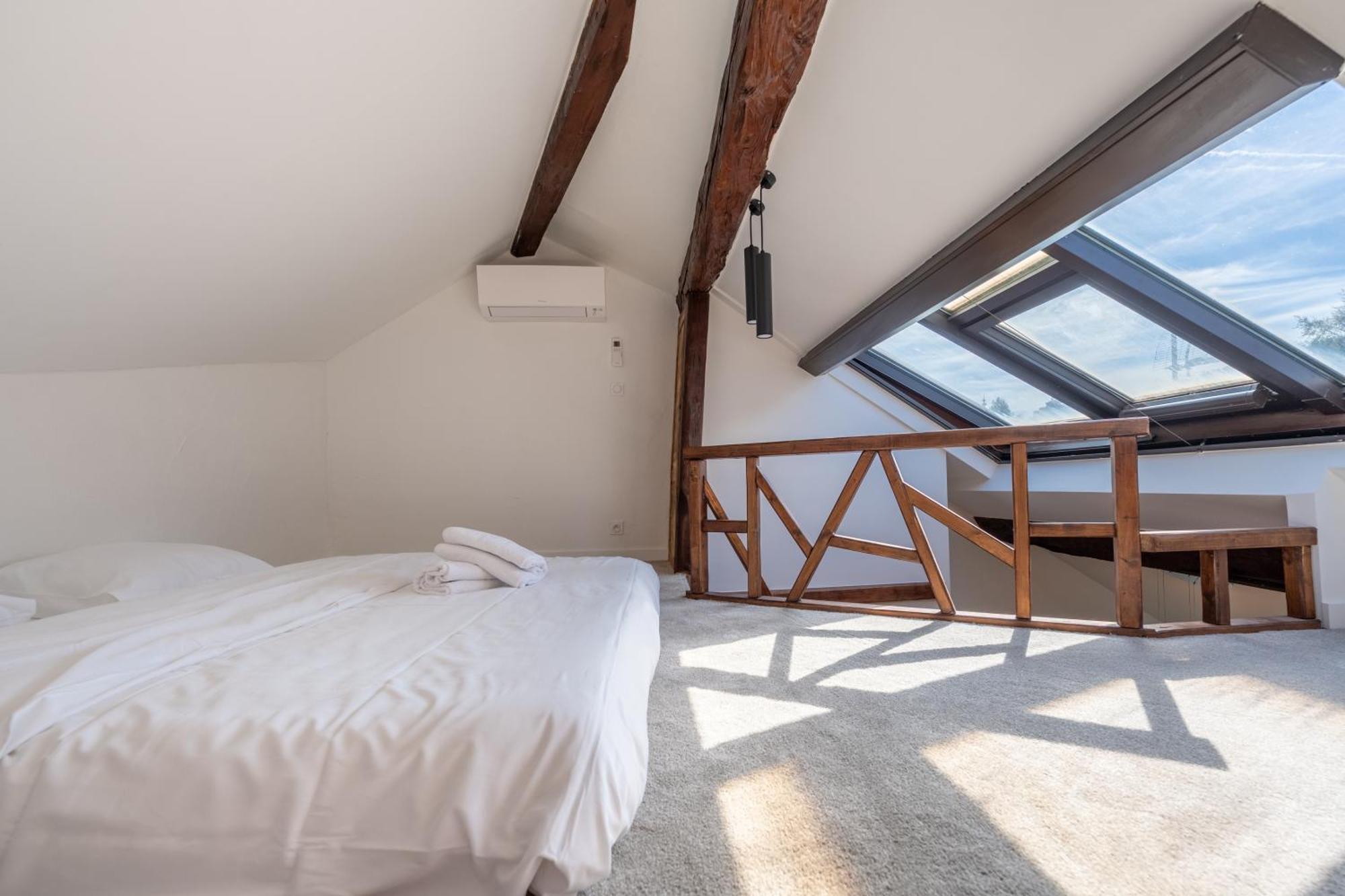 Apartment Sous Les Toits D'annecy, Un Irresistible Pour 1 A 6 Personnes En Plein Coeur De *