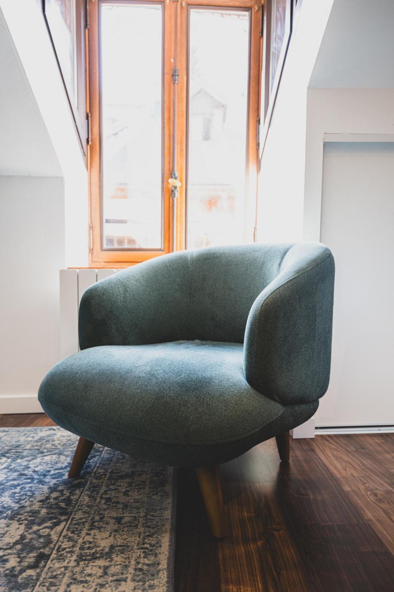 Apartment Sous Les Toits D'annecy, Un Irresistible Pour 1 A 6 Personnes En Plein Coeur De