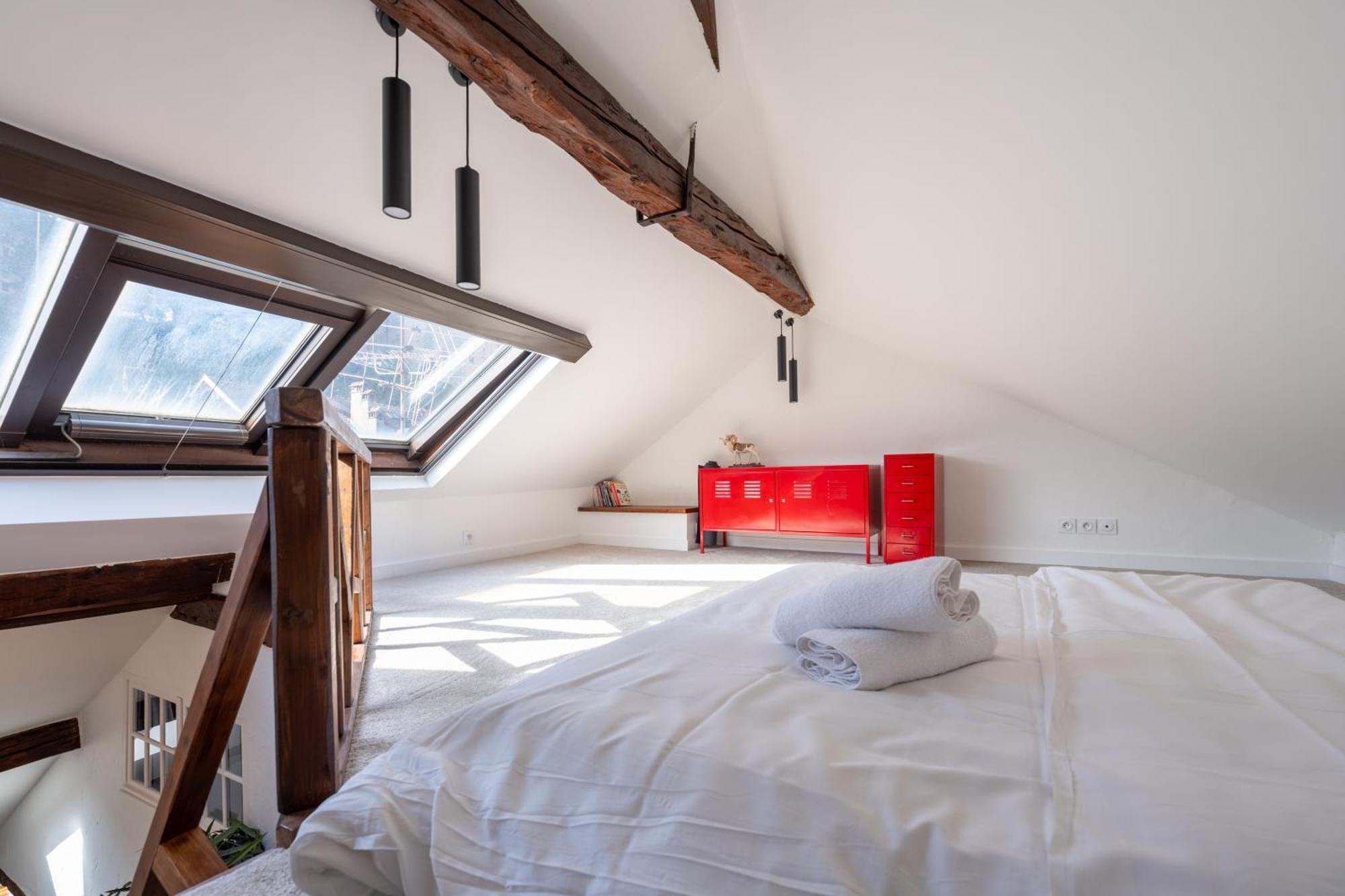 Apartment Sous Les Toits D'annecy, Un Irresistible Pour 1 A 6 Personnes En Plein Coeur De *
