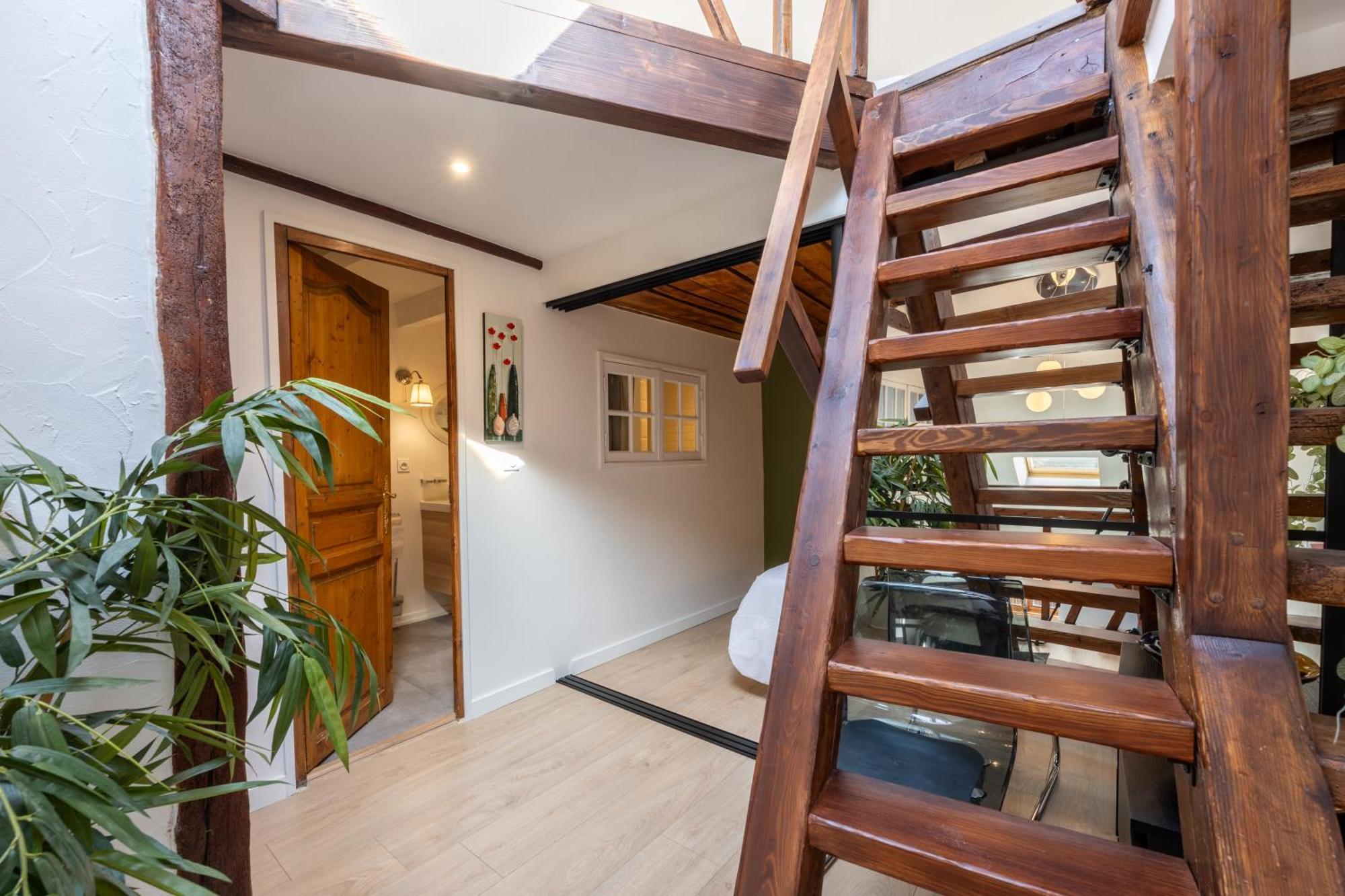 Sous Les Toits D'annecy, Un Irresistible Pour 1 A 6 Personnes En Plein Coeur De *