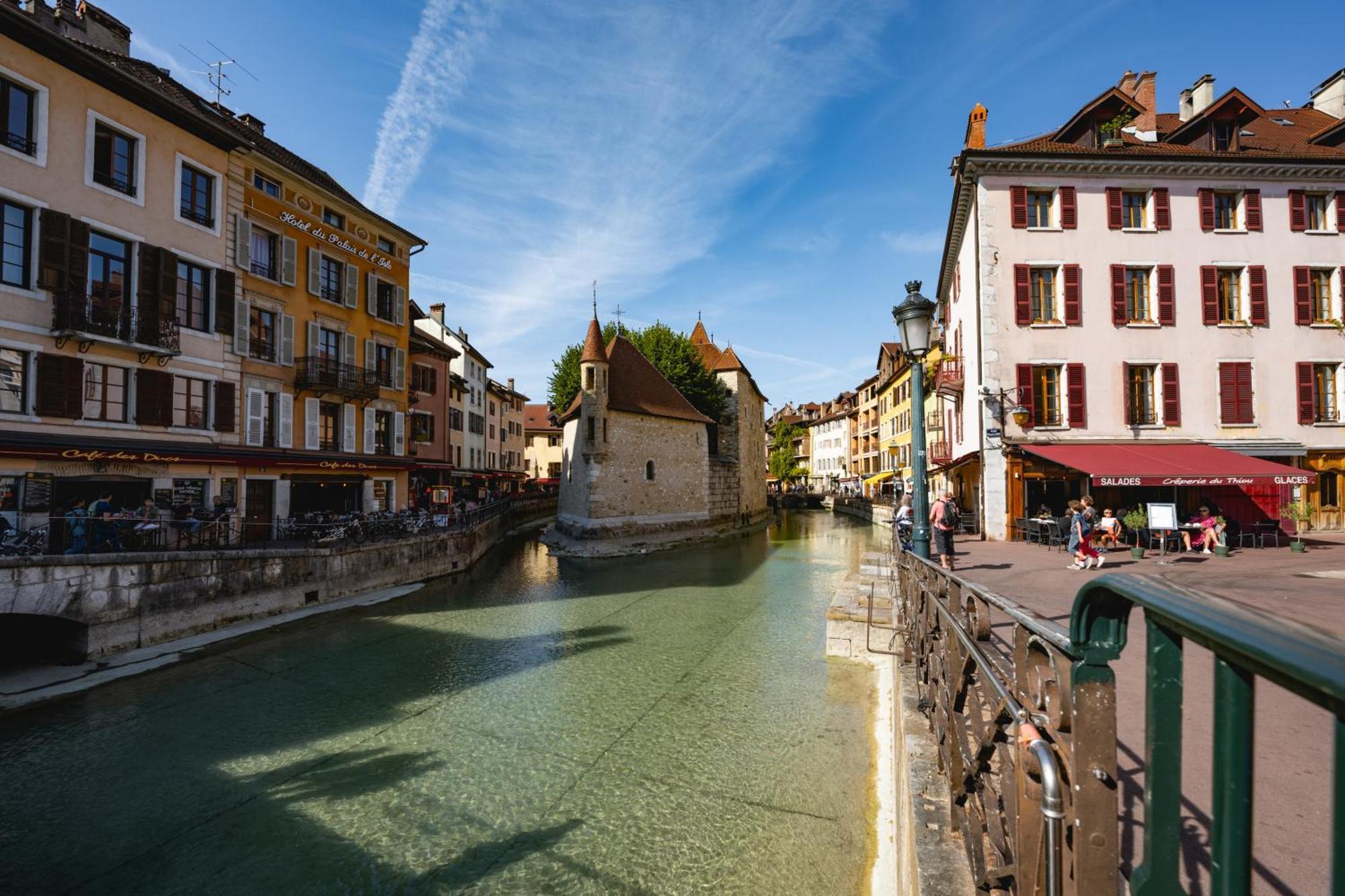 Sous Les Toits D'annecy, Un Irresistible Pour 1 A 6 Personnes En Plein Coeur De