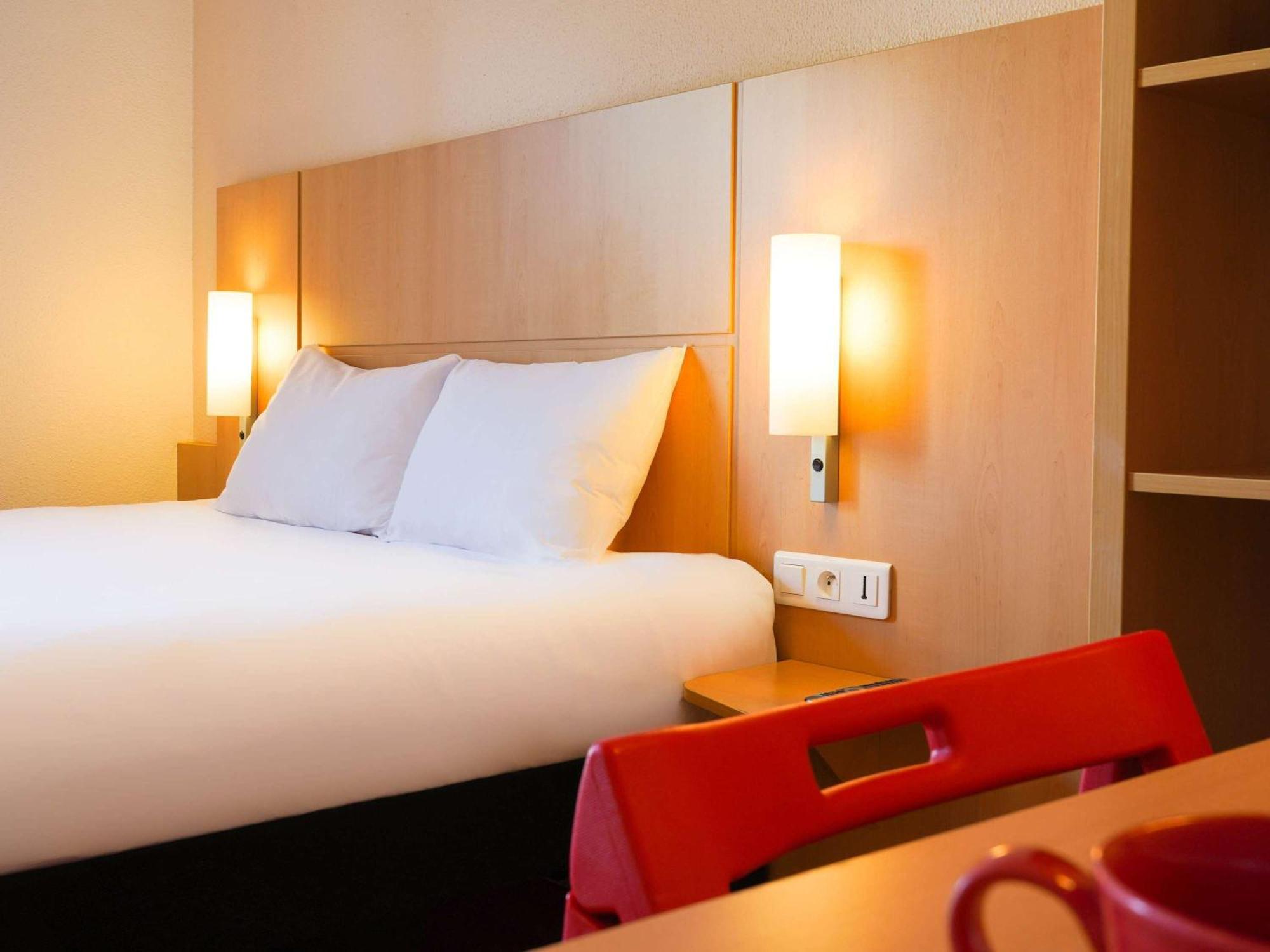 Ibis Centre Vieille Hotel 3*