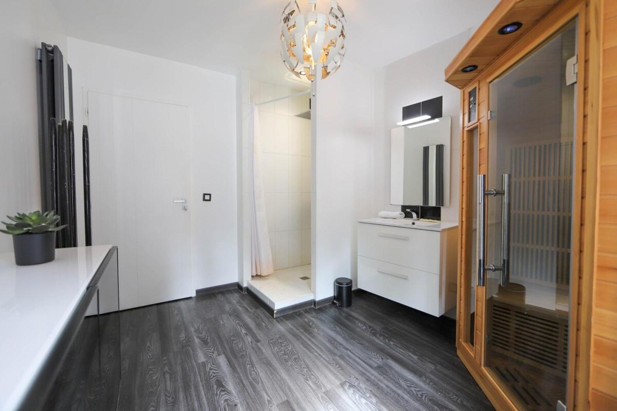 Apartment 2 Bd With Sauna In The Center Of *