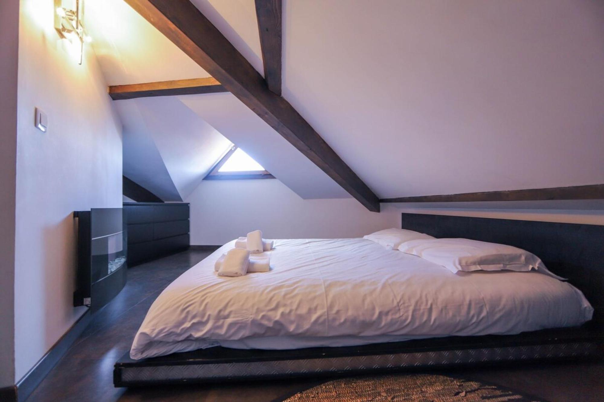 2 Bd With Sauna In The Center Of Apartment *