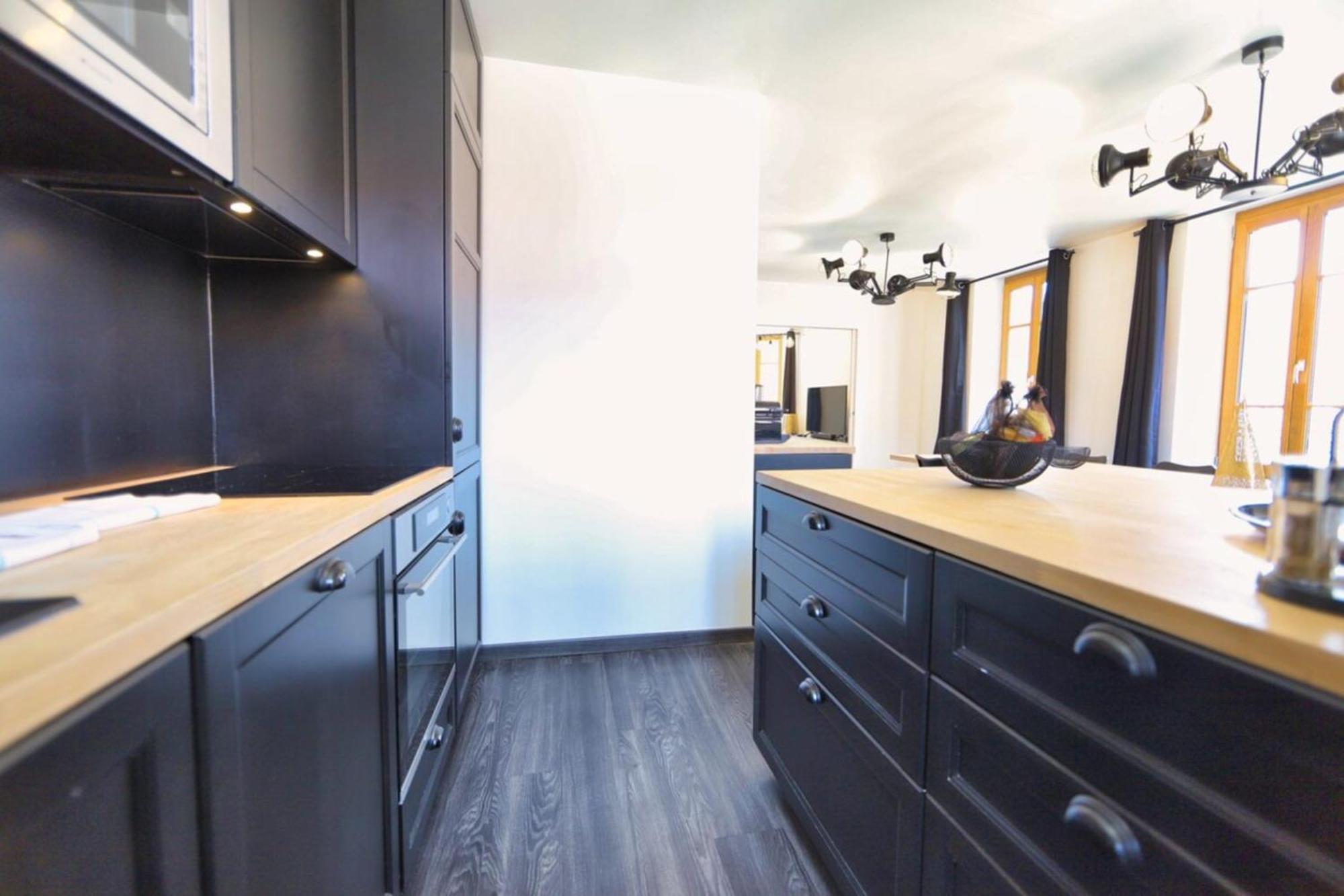 2 Bd With Sauna In The Center Of *