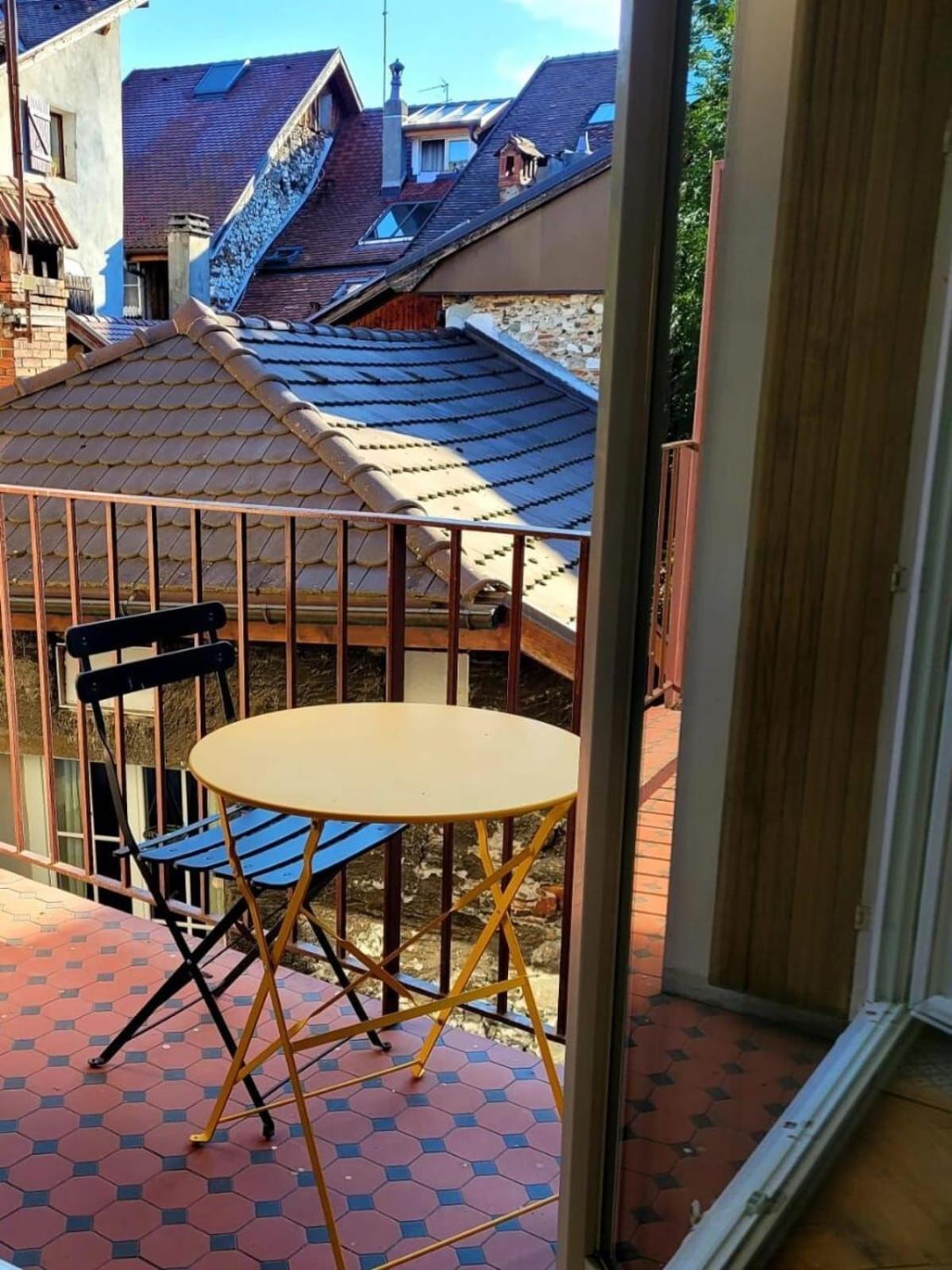 Cozy Along The River - Downtown & Terrace - 4 *