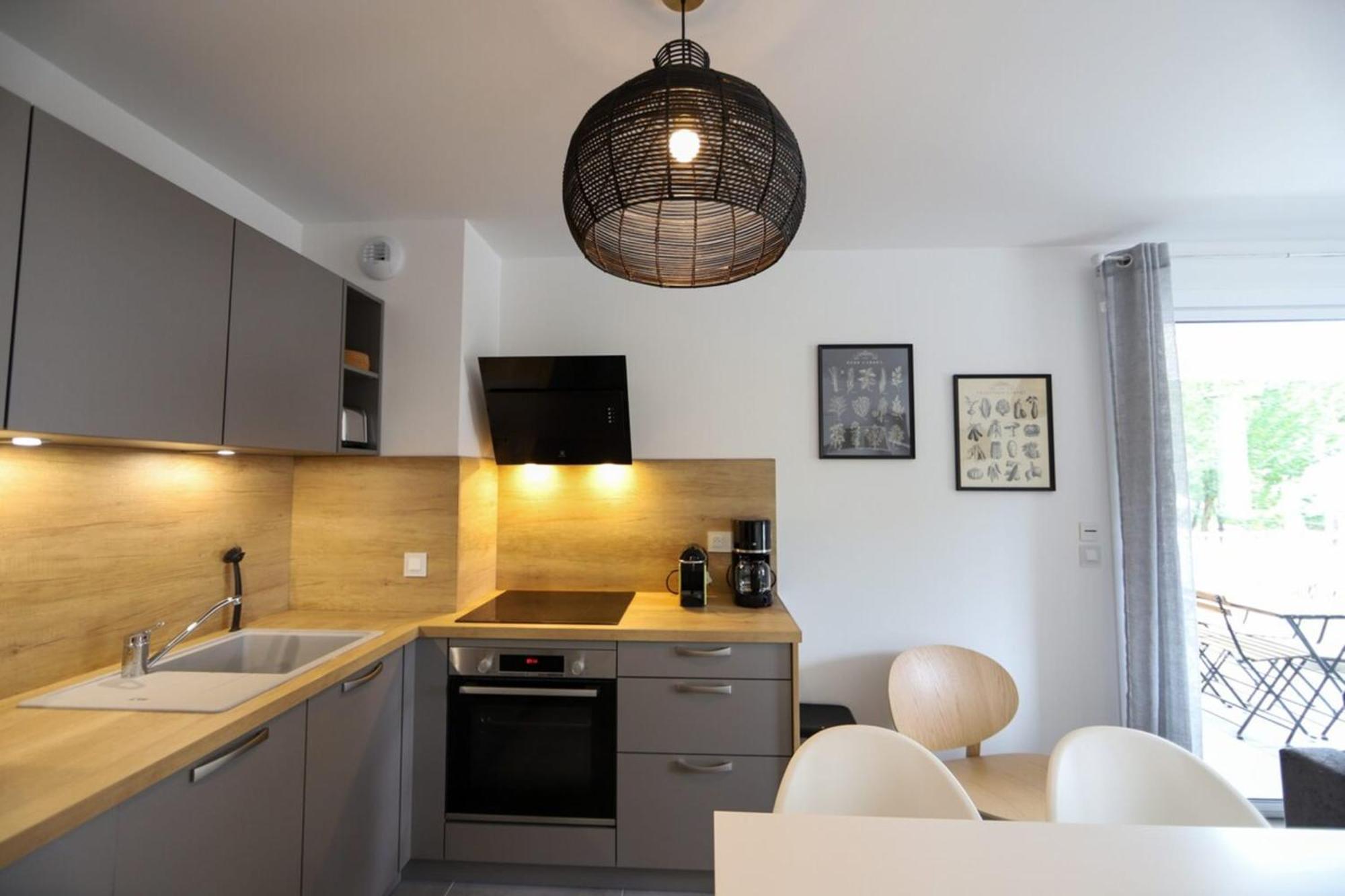 Le - 1-bedroom With Private Garage