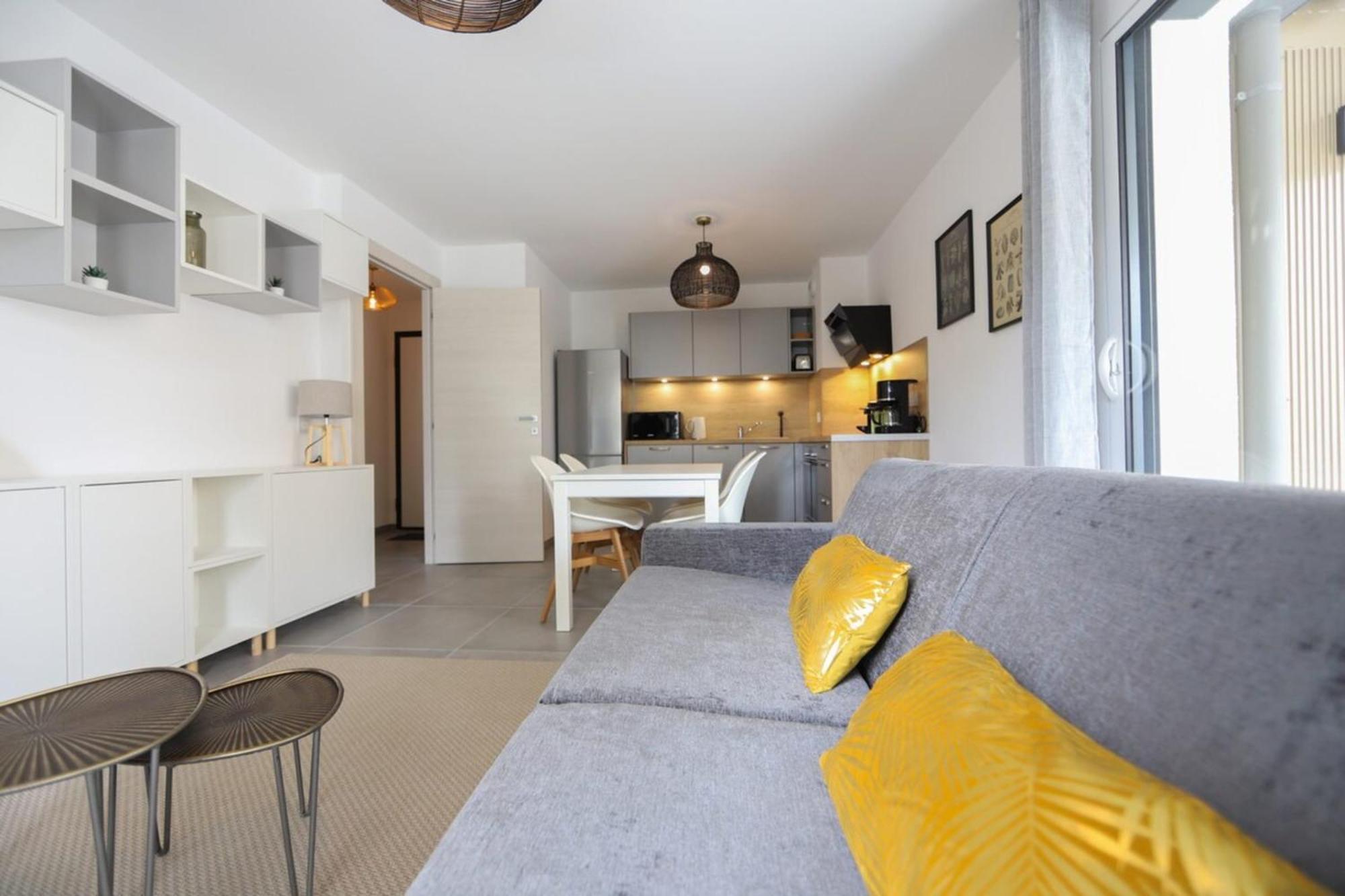 Apartment Le - 1-bedroom With Private Garage *