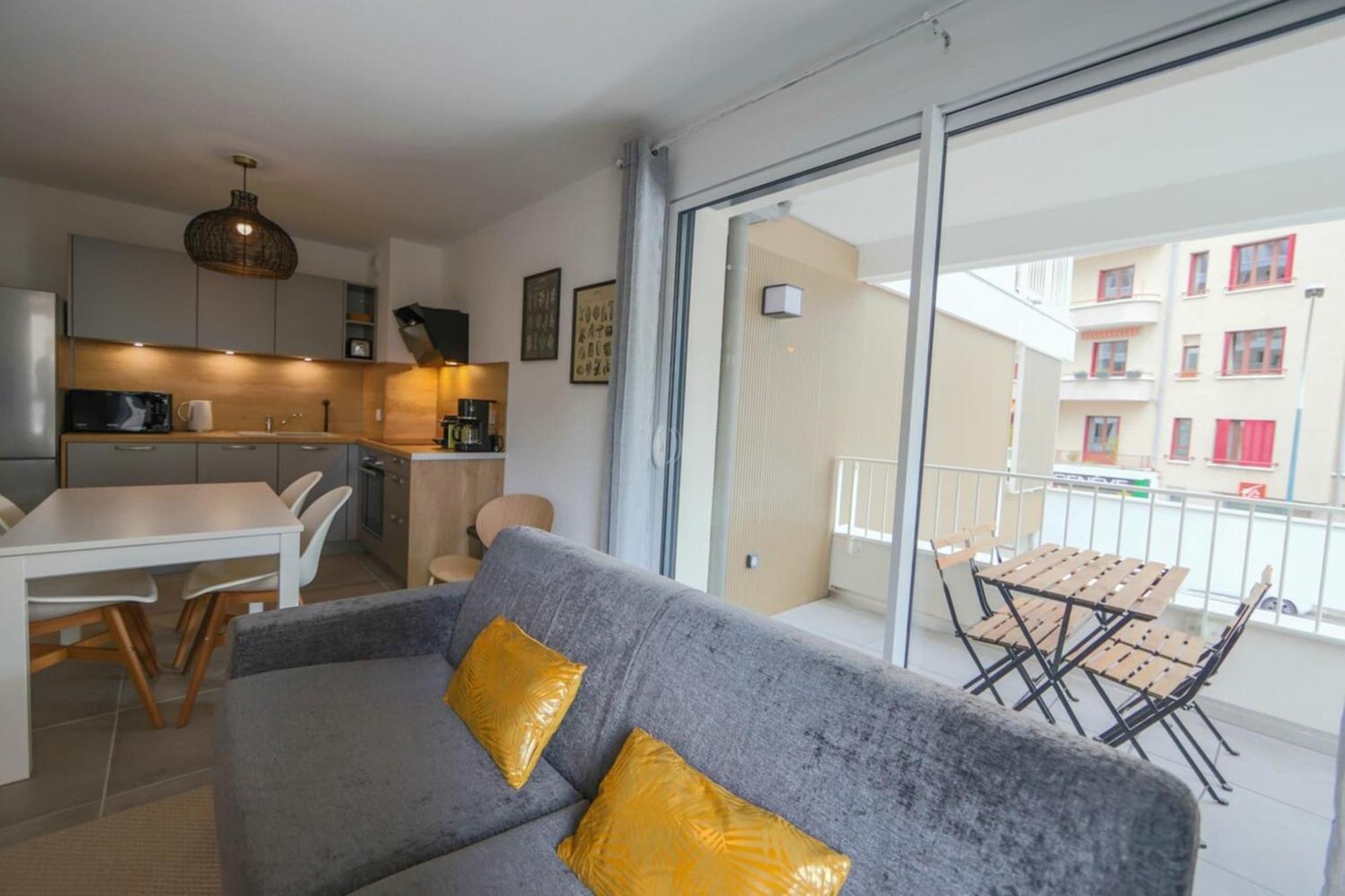 Le - 1-bedroom With Private Garage *