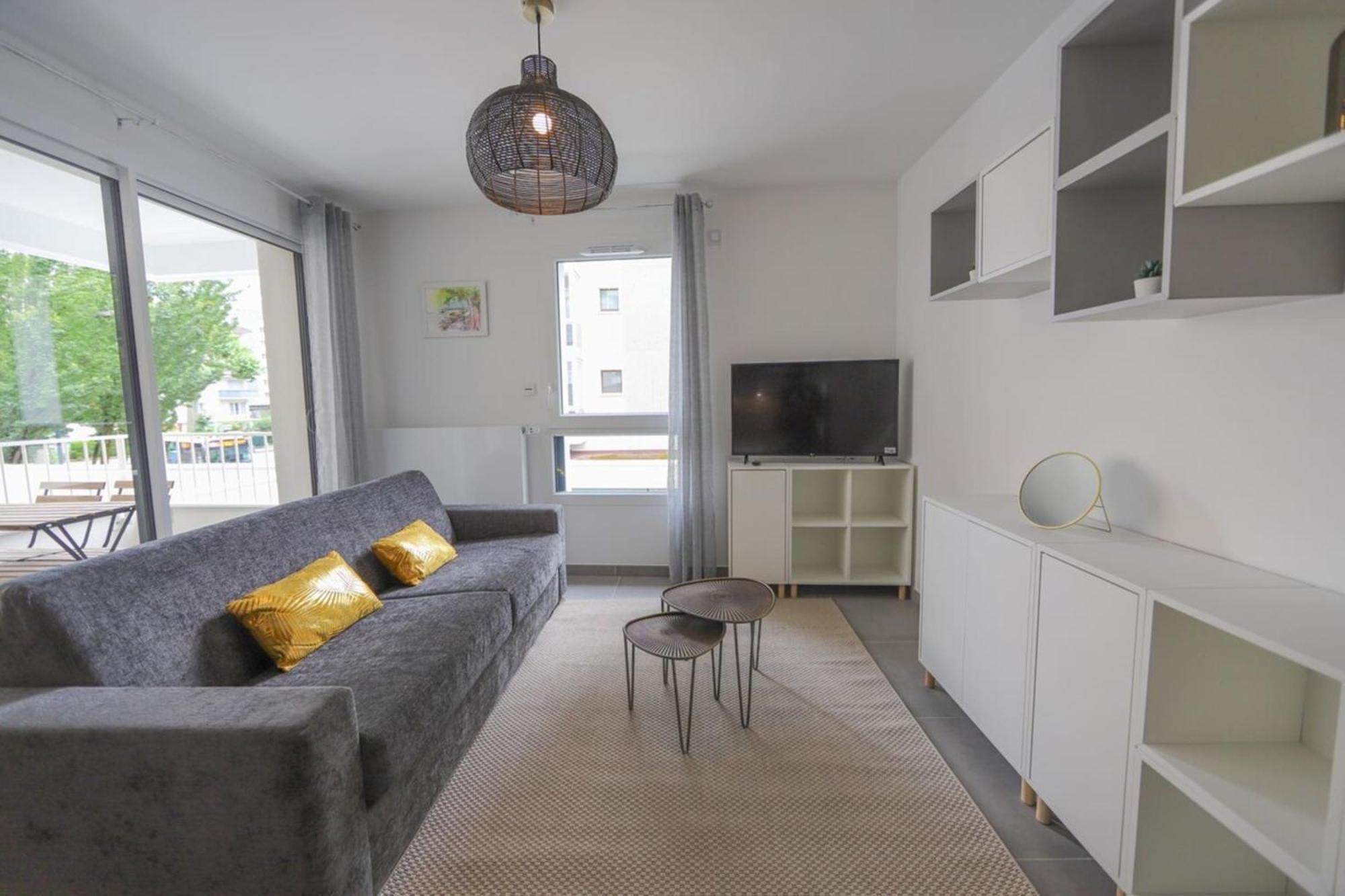 Le - 1-bedroom With Private Garage