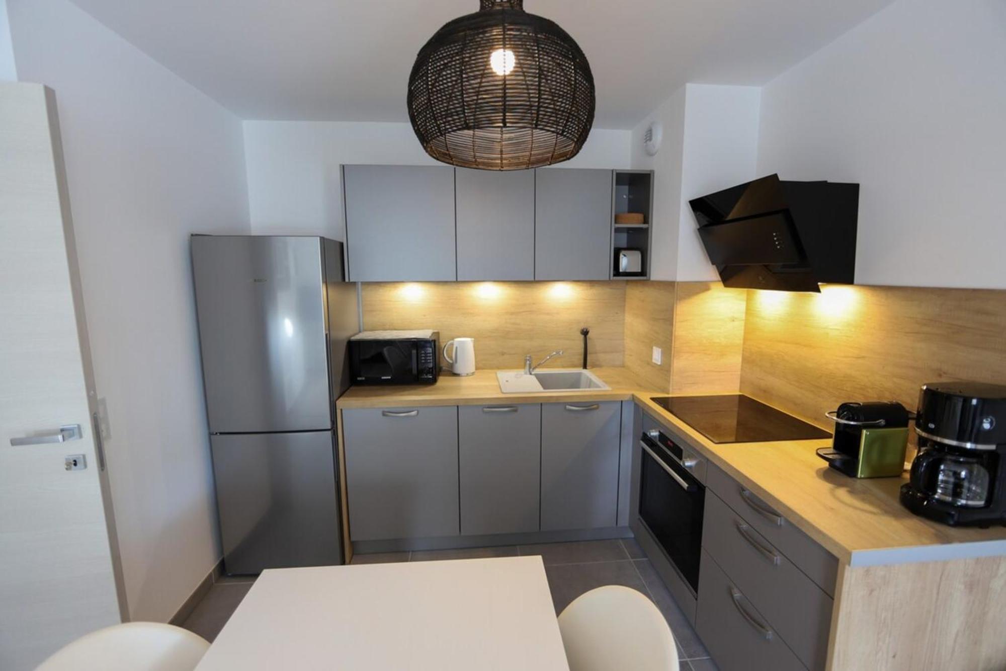 Apartment Le - 1-bedroom With Private Garage