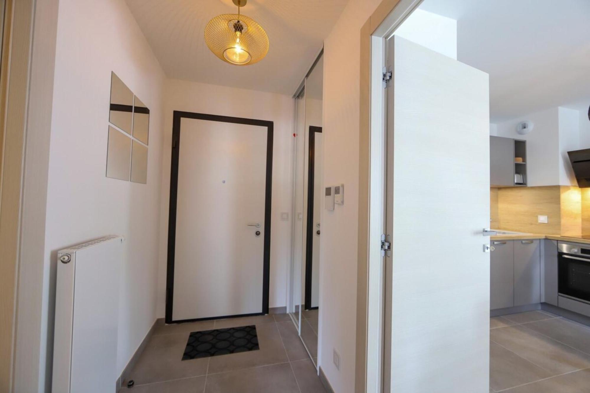 Le - 1-bedroom With Private Garage