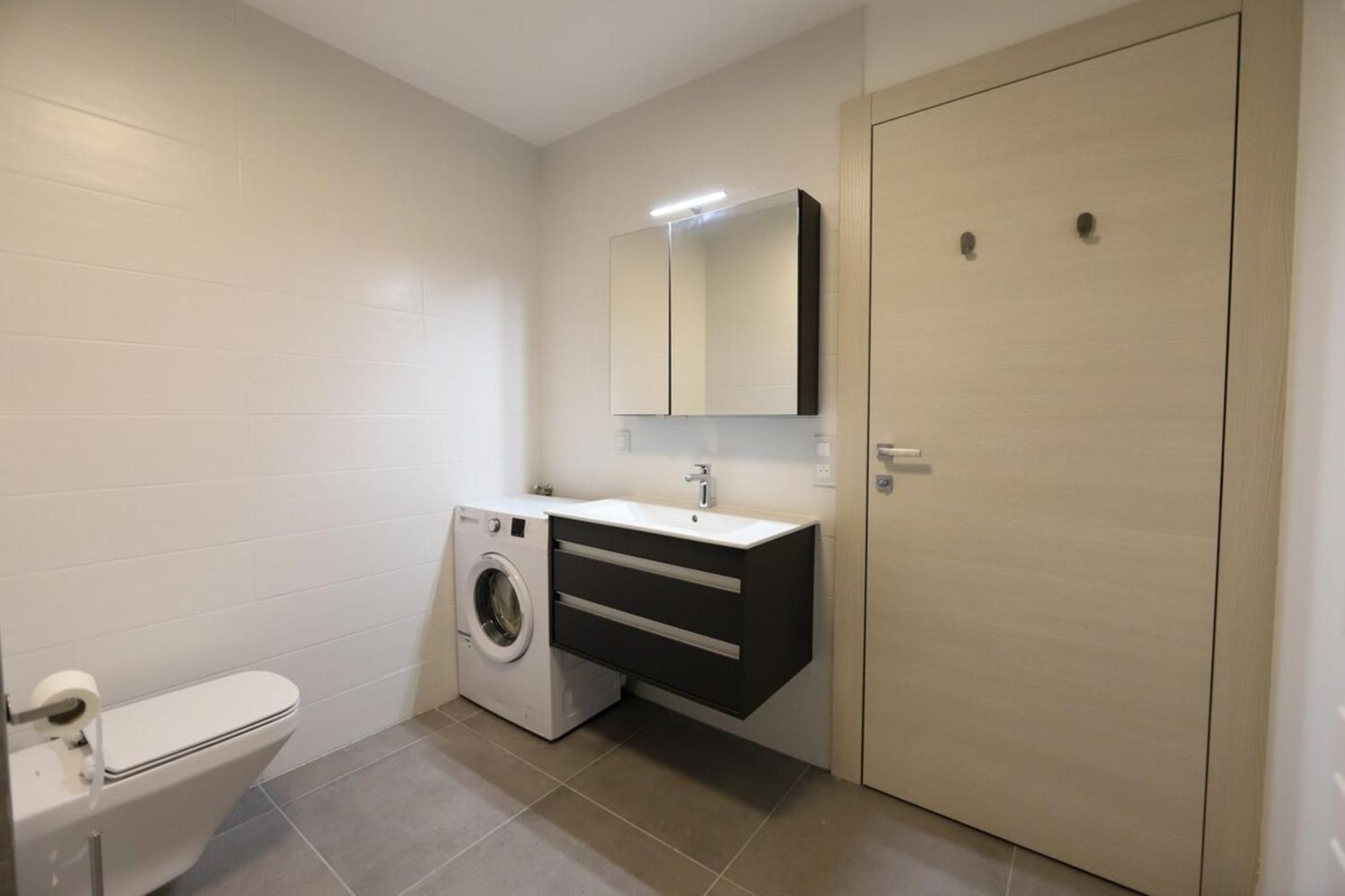 Le - 1-bedroom With Private Garage Apartment